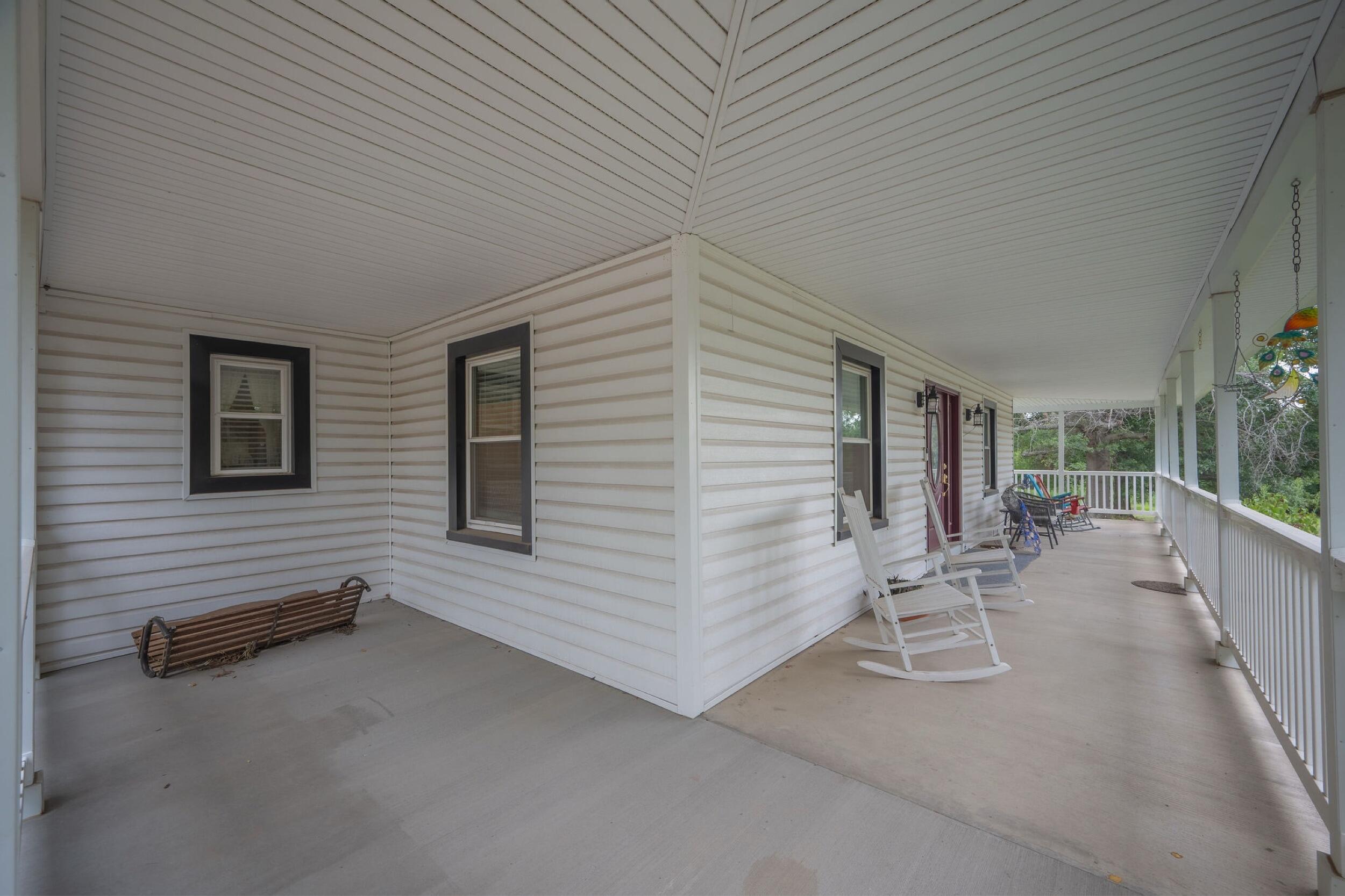 25327 Central Avenue Property Photo 6