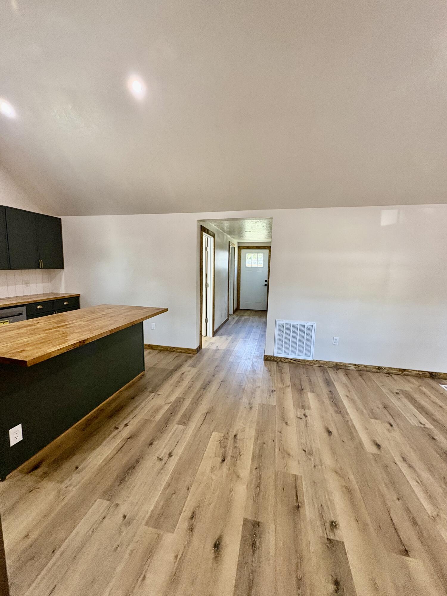 306 East 17th Street Property Photo 7