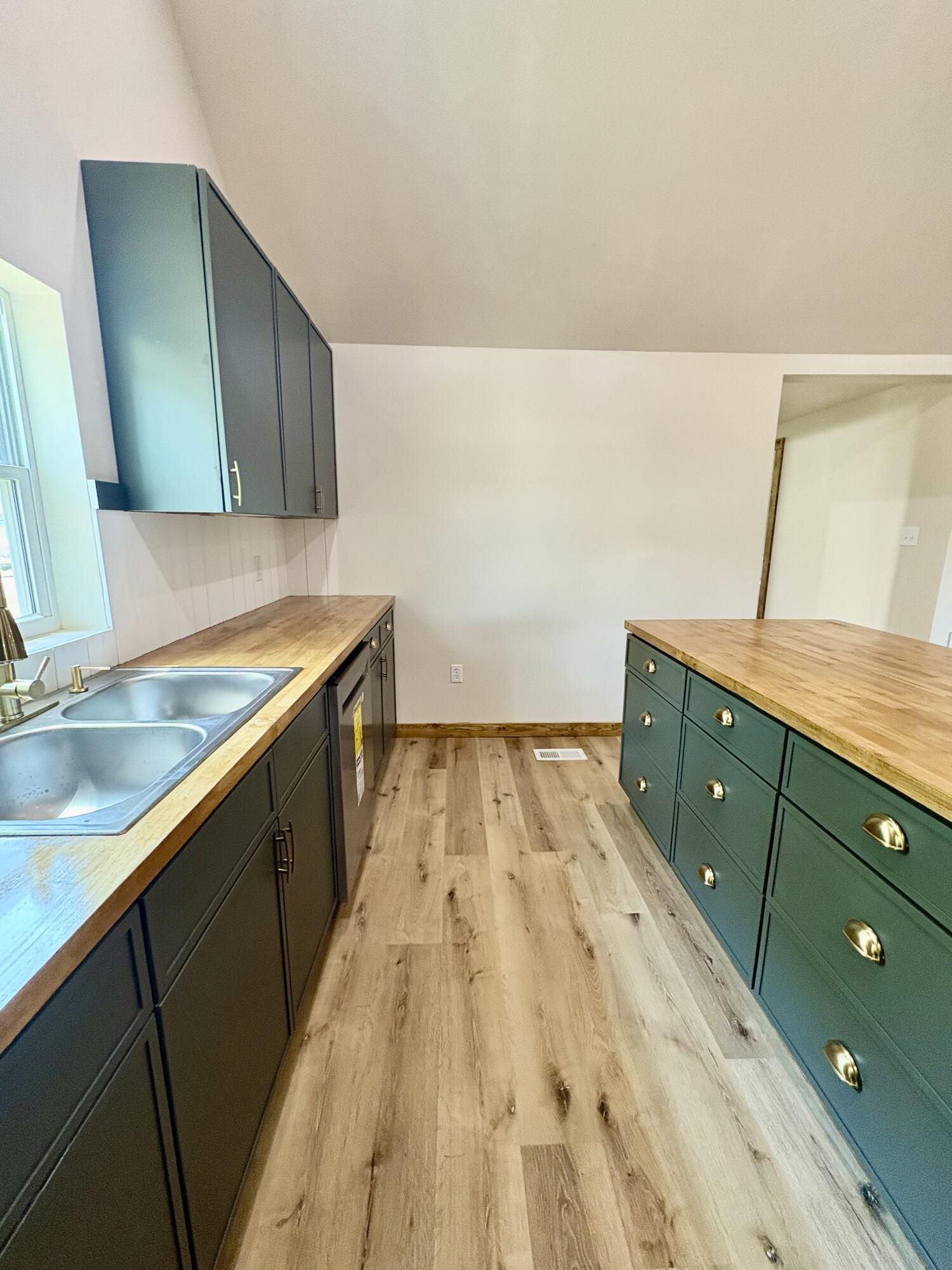 306 East 17th Street Property Photo 13