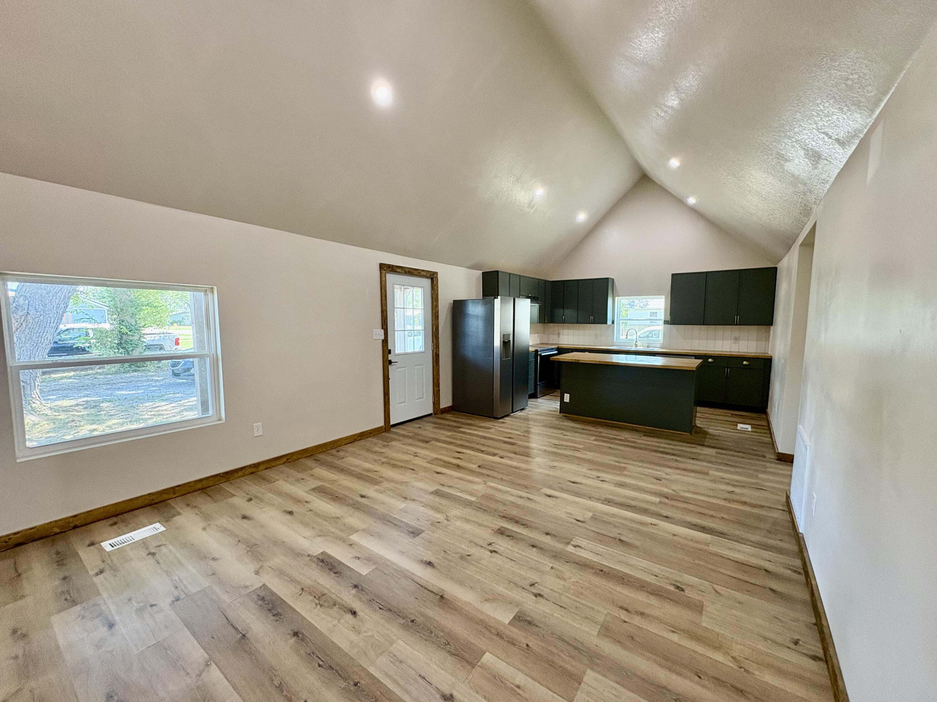 306 East 17th Street Property Photo 14