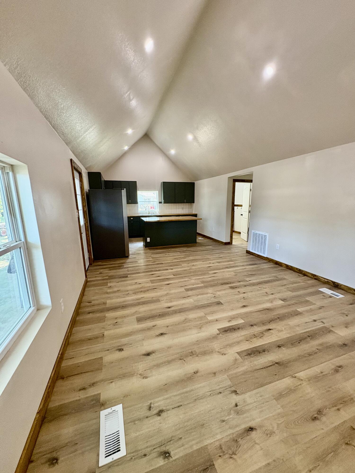 306 East 17th Street Property Photo 15