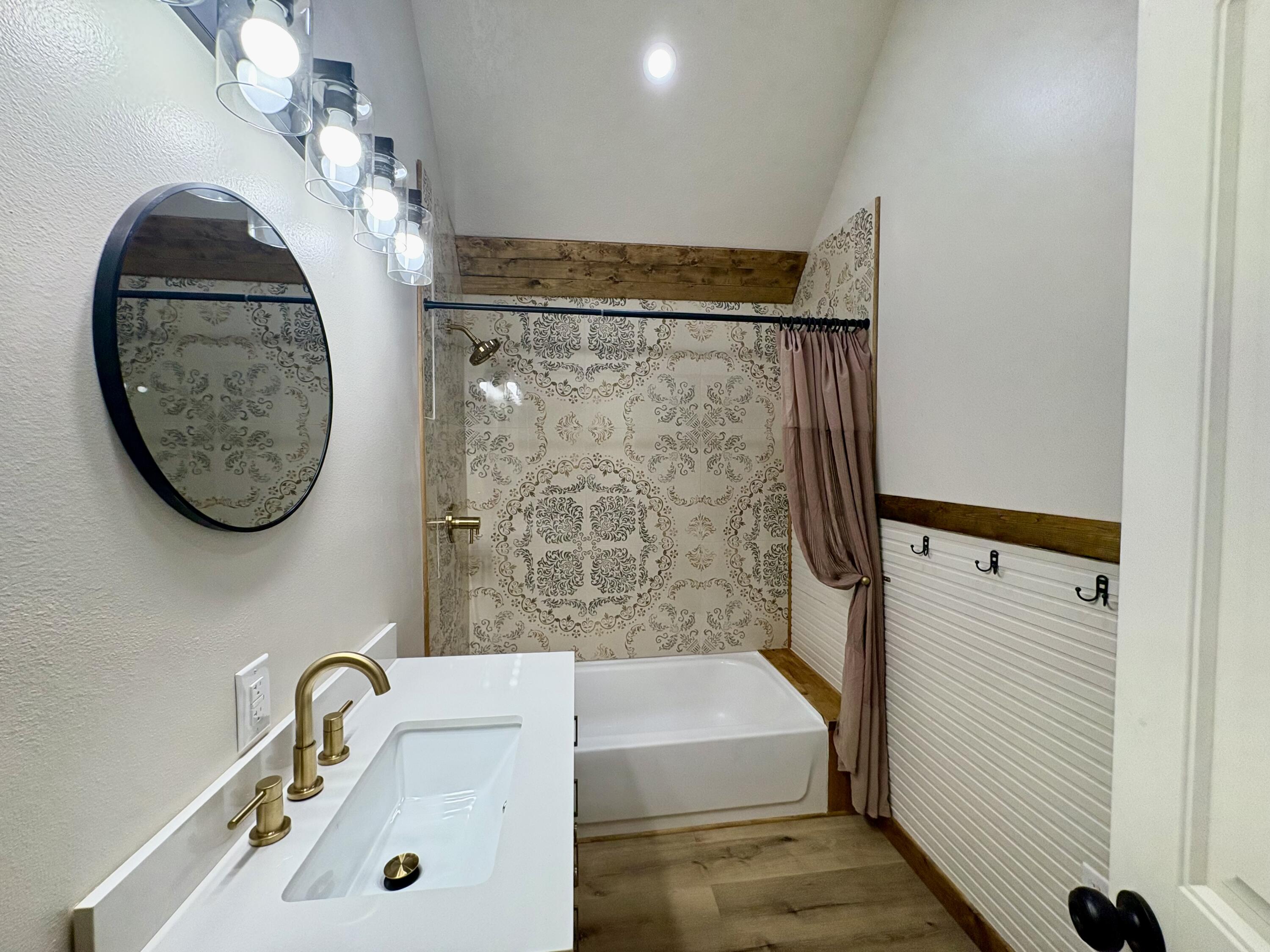 306 East 17th Street Property Photo 17