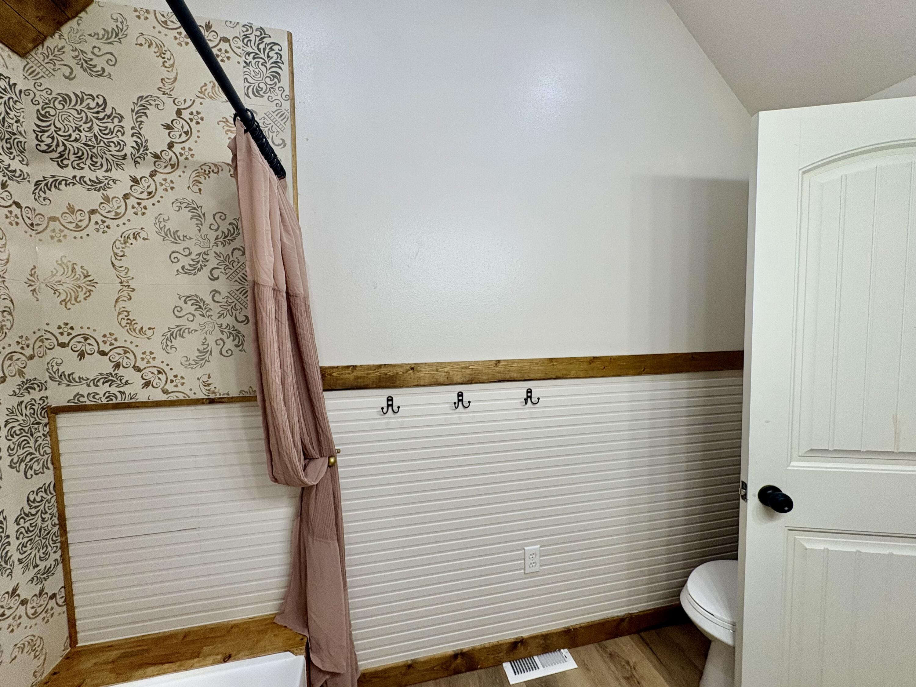 306 East 17th Street Property Photo 19