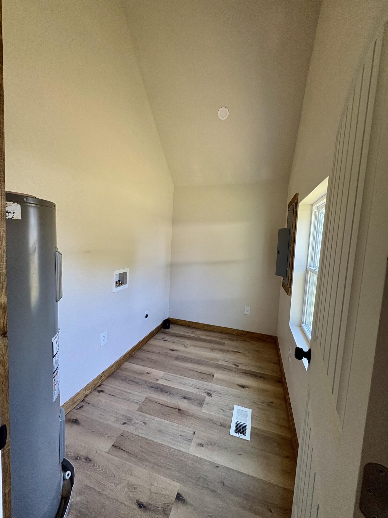 306 East 17th Street Property Photo 21