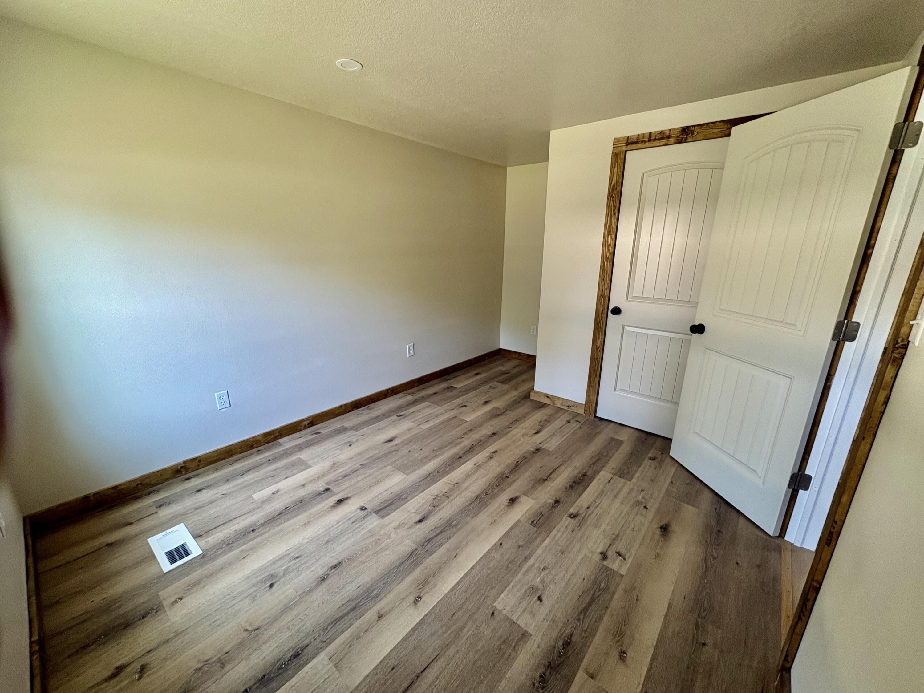 306 East 17th Street Property Photo 22