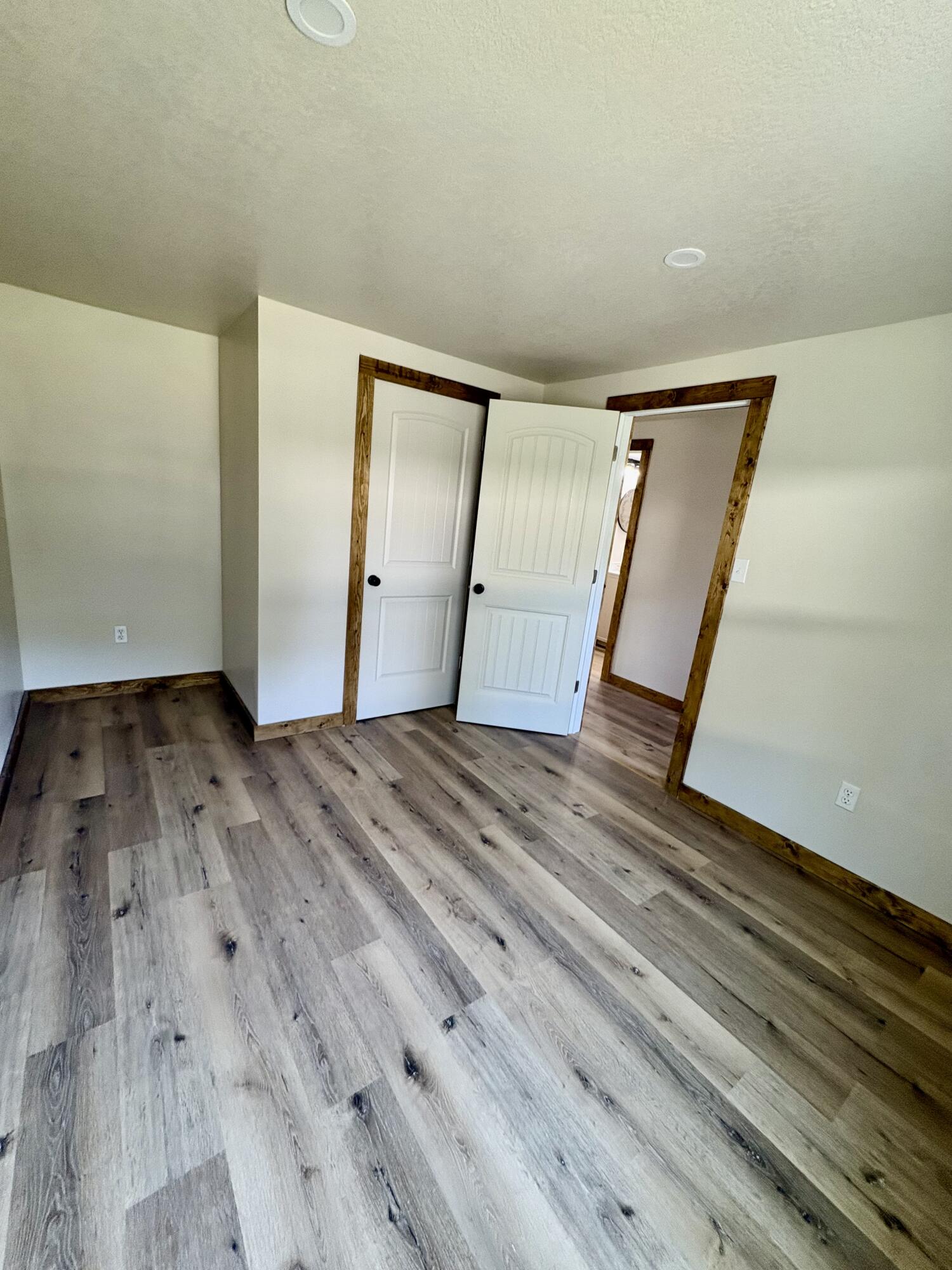 306 East 17th Street Property Photo 23