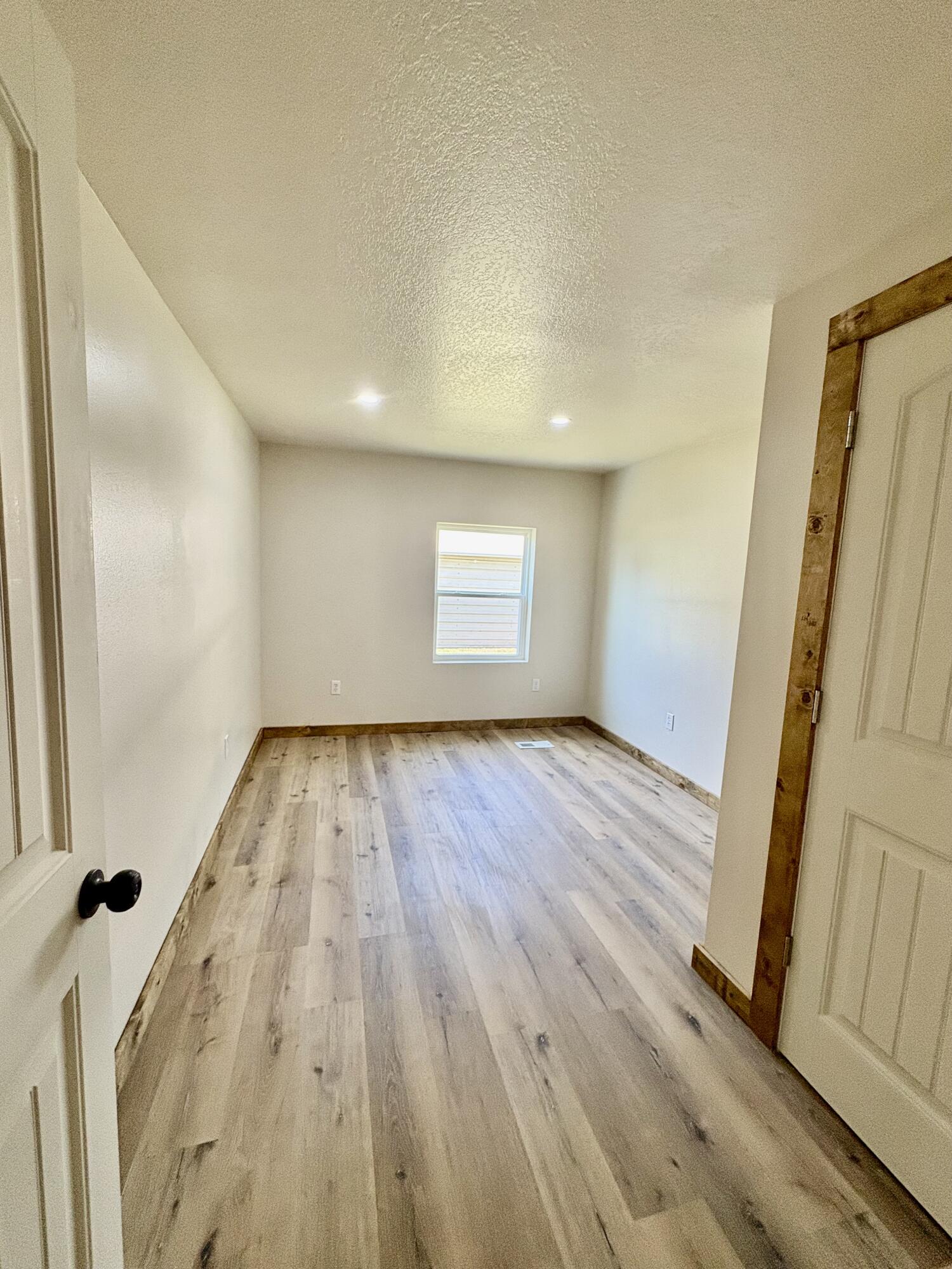 306 East 17th Street Property Photo 24