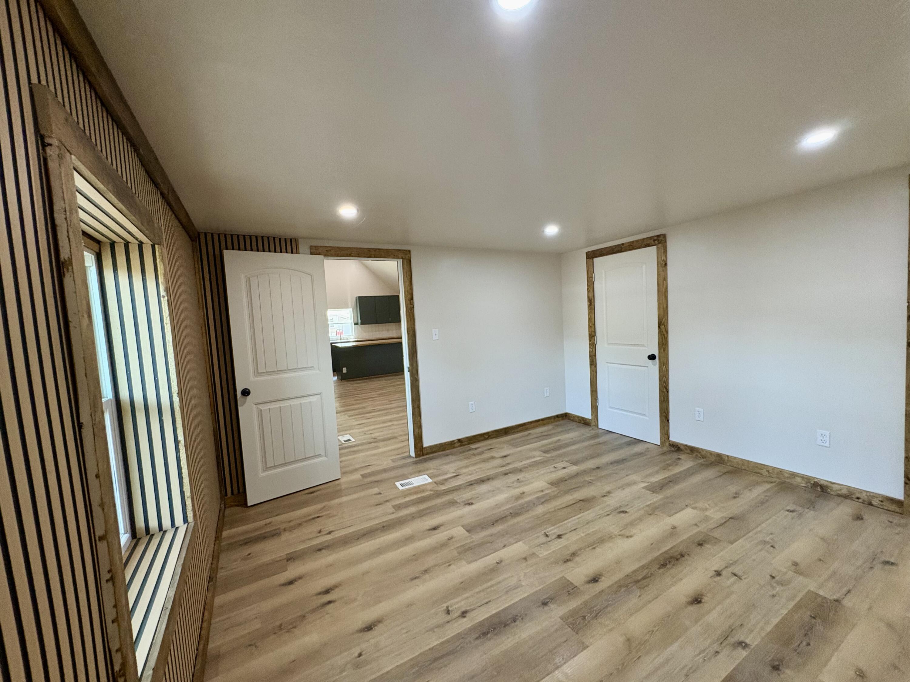 306 East 17th Street Property Photo 27