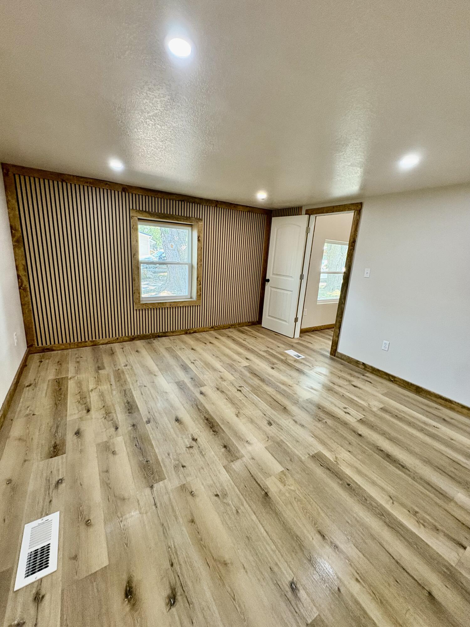 306 East 17th Street Property Photo 28