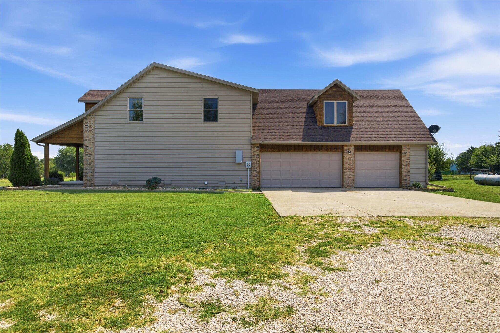 195 Meadow Hill Lane Property Photo 4
