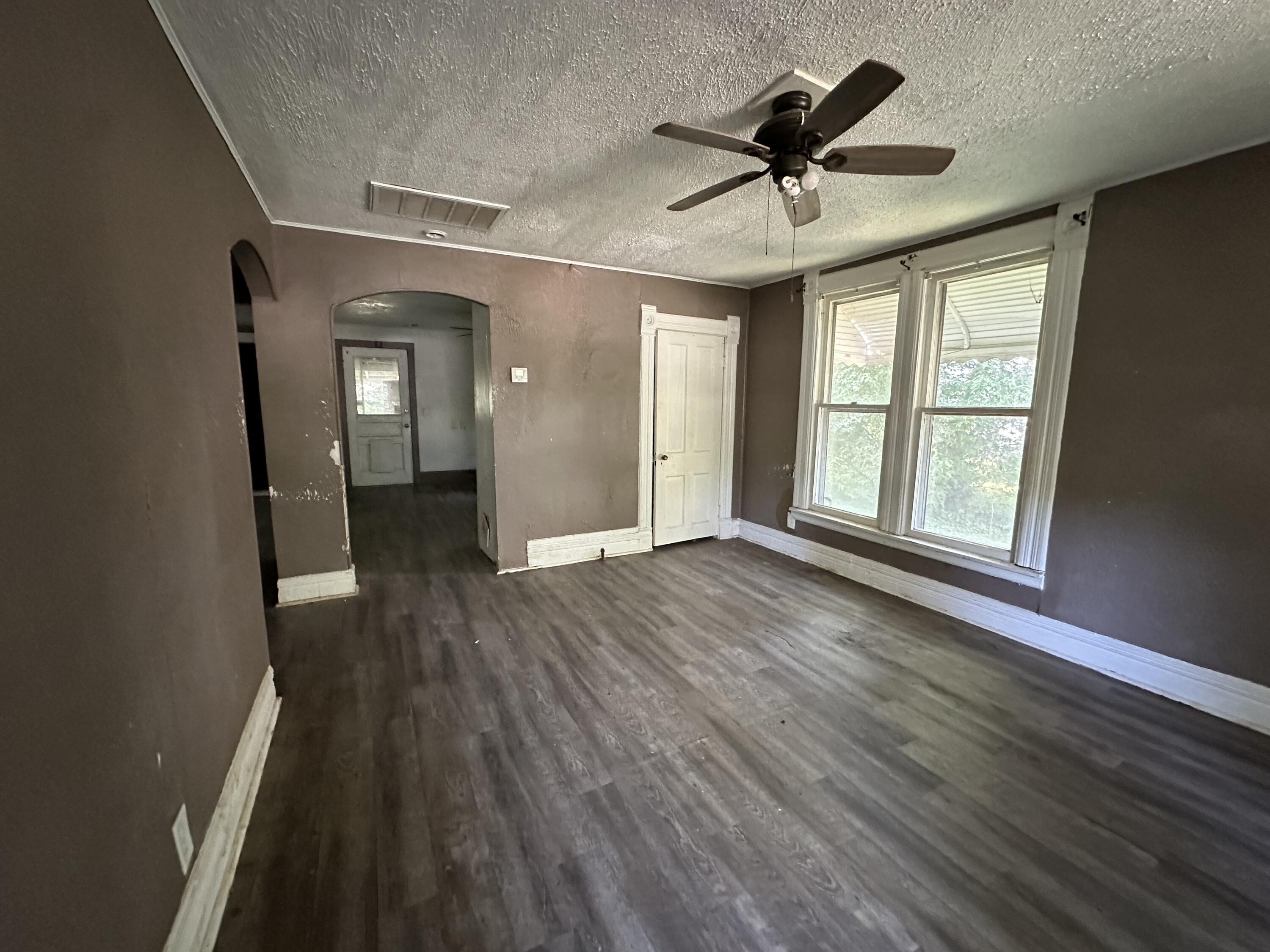 1201 North Davies Avenue Property Photo 4