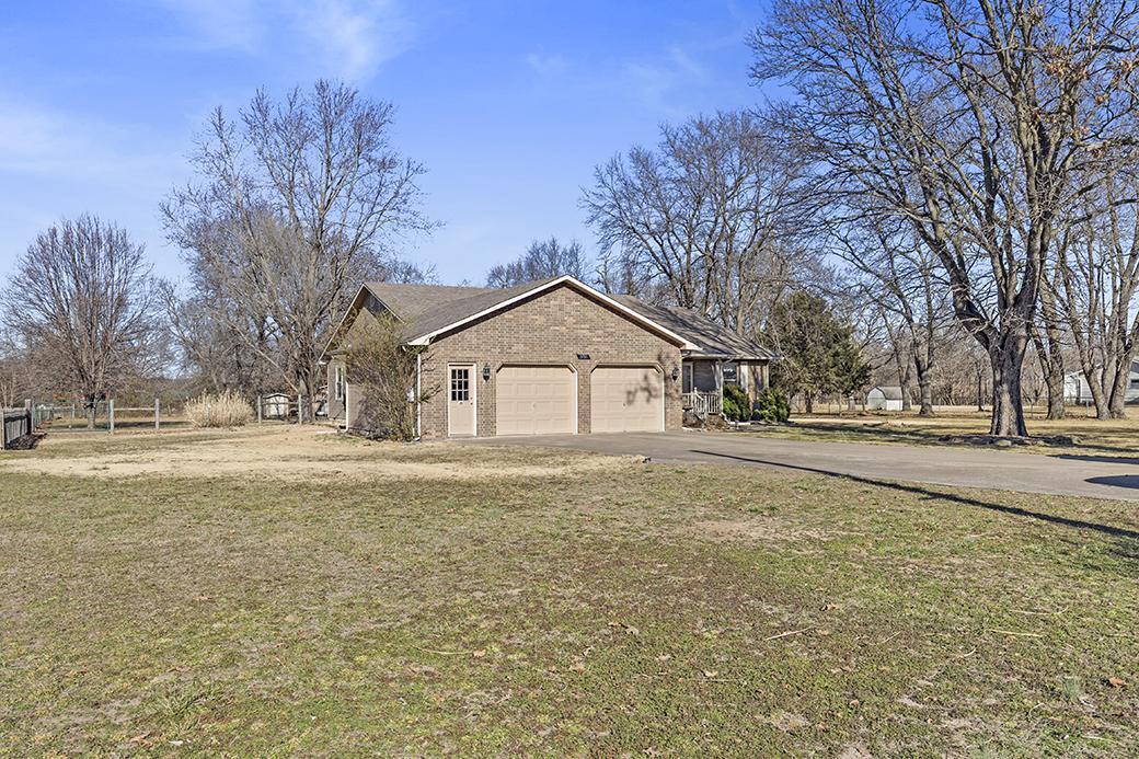 3711 Silver Creek Road Property Photo 2