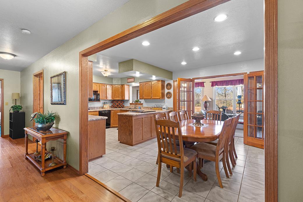 3711 Silver Creek Road Property Photo 8