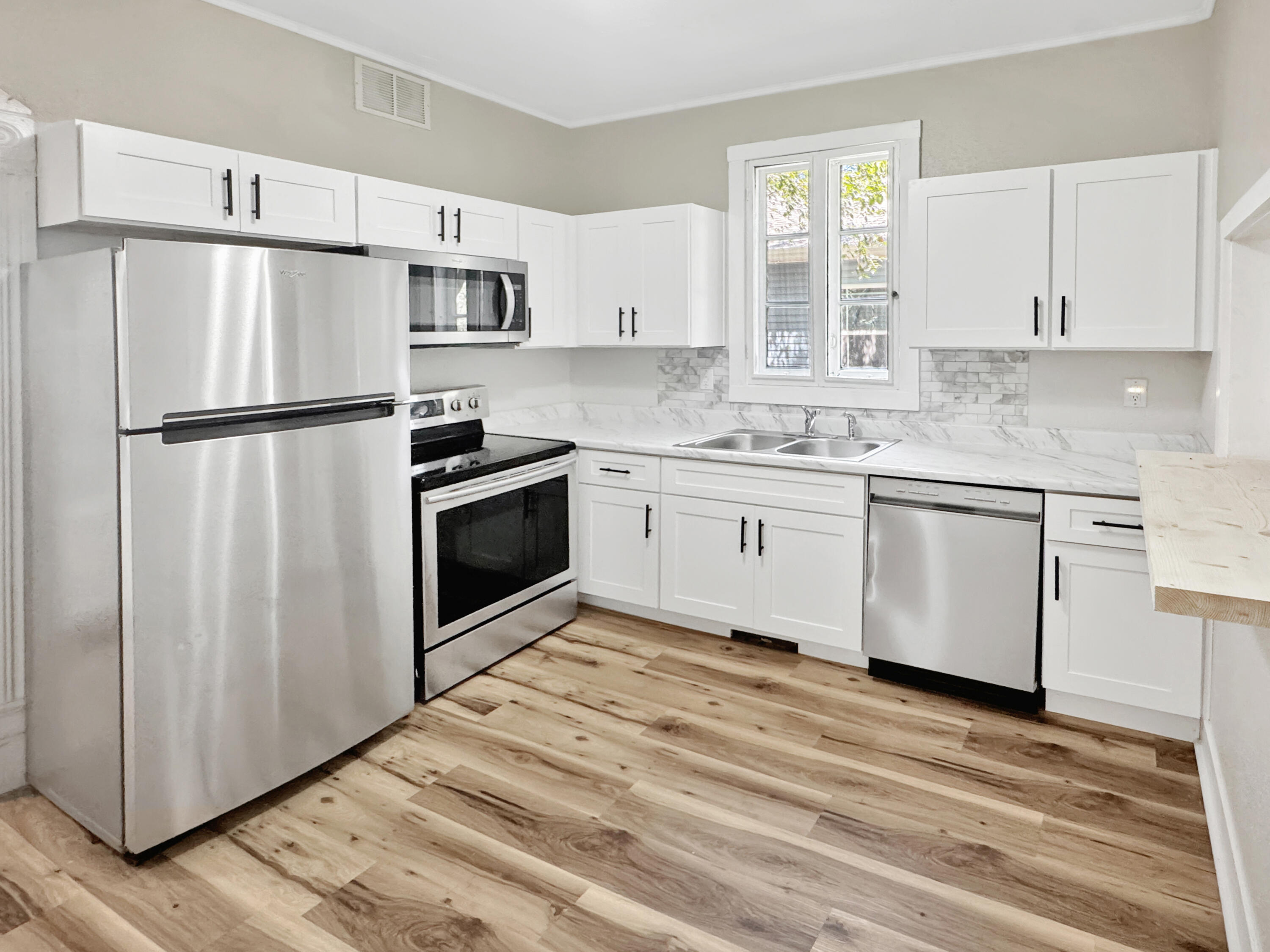 516 South Jackson Avenue Property Photo 4
