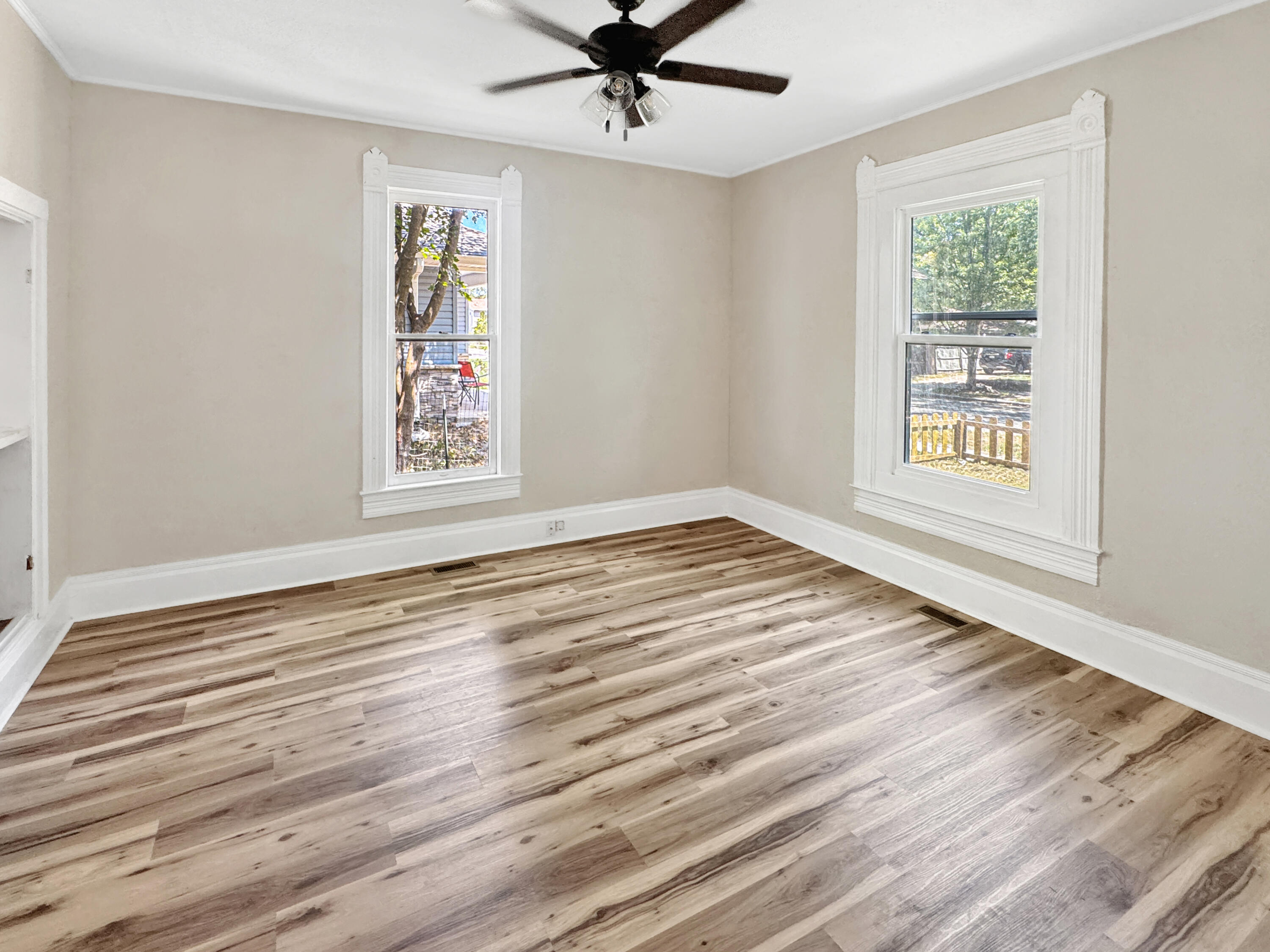 516 South Jackson Avenue Property Photo 6