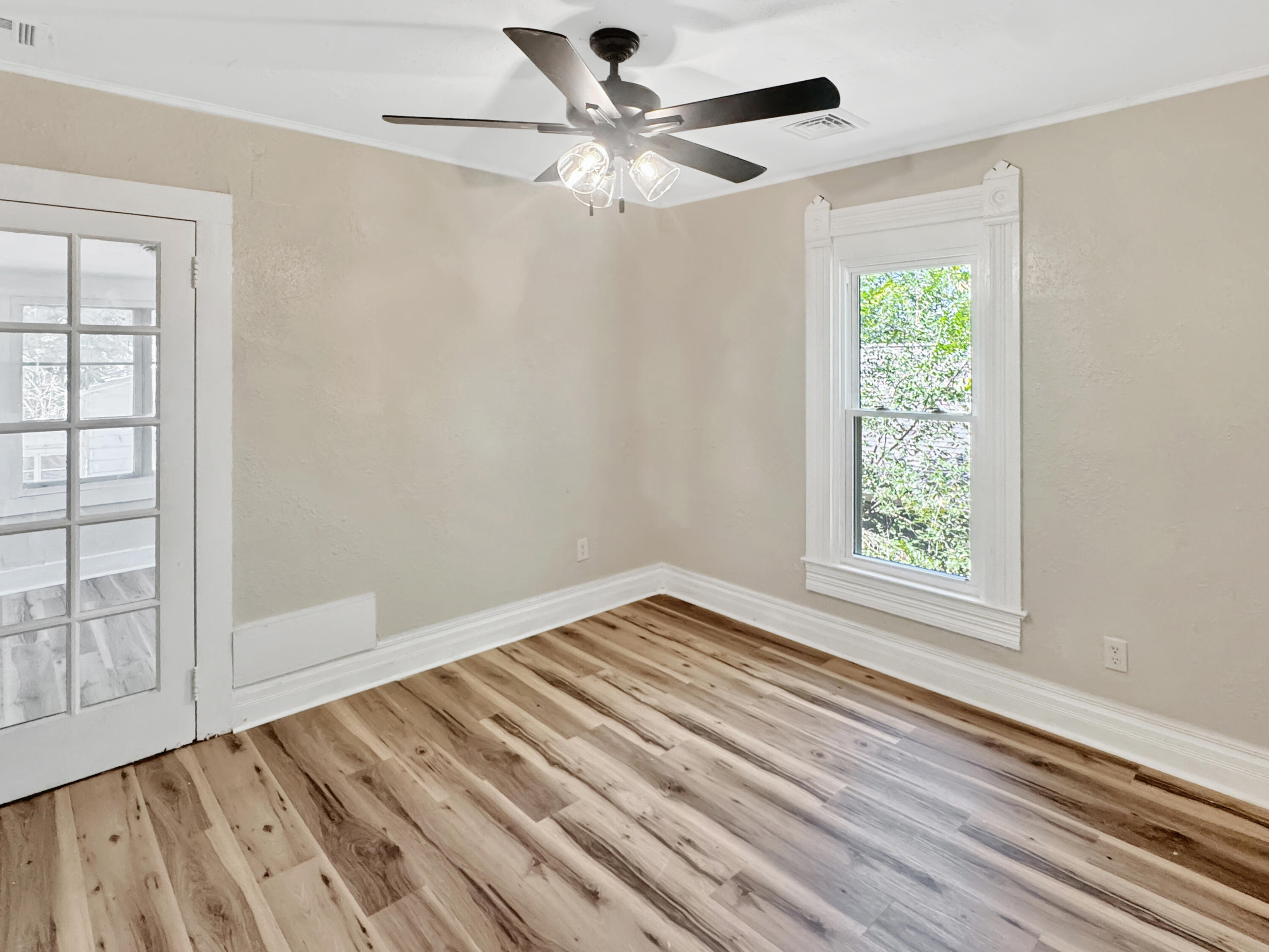 516 South Jackson Avenue Property Photo 11