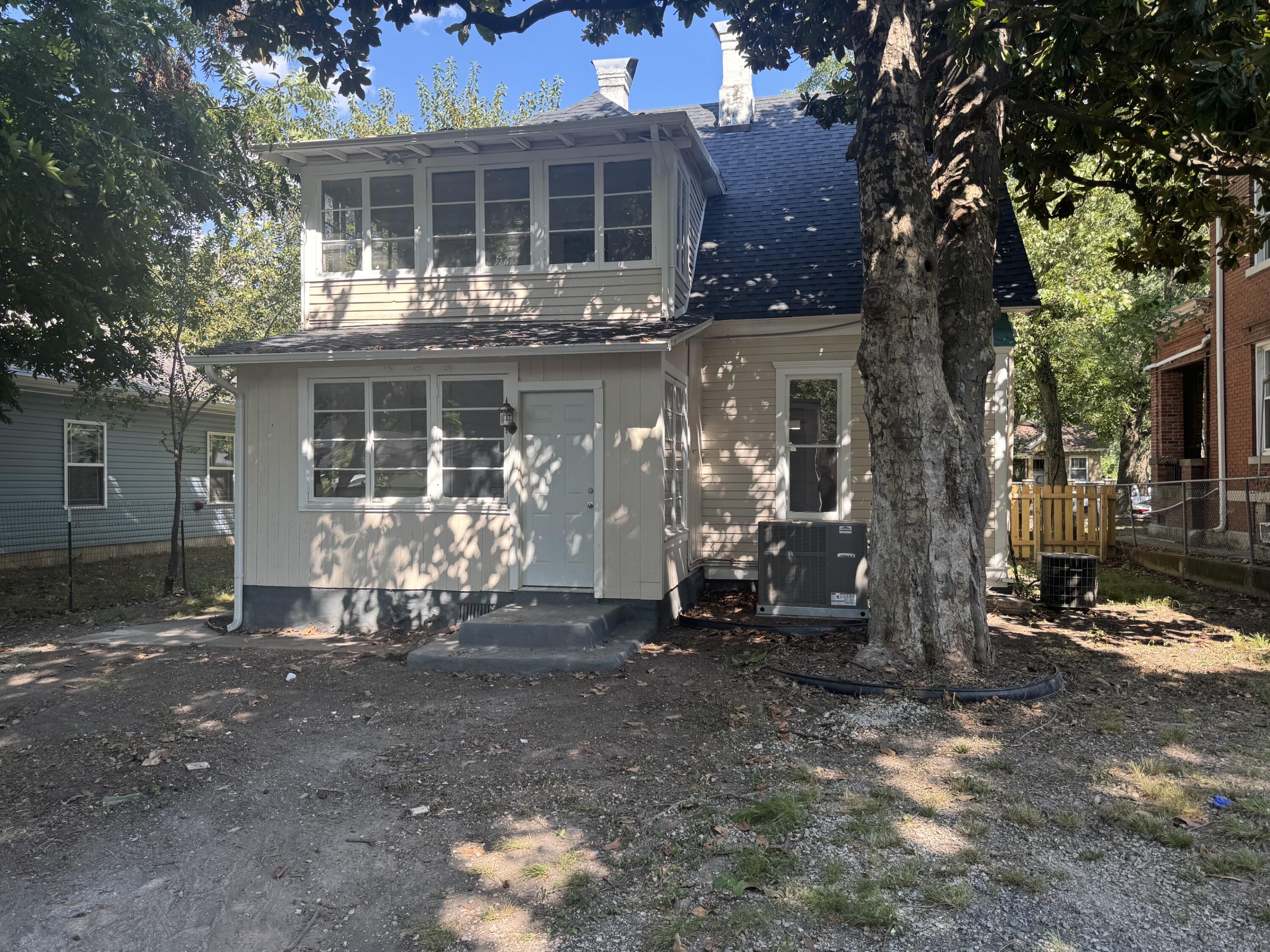 516 South Jackson Avenue Property Photo 14