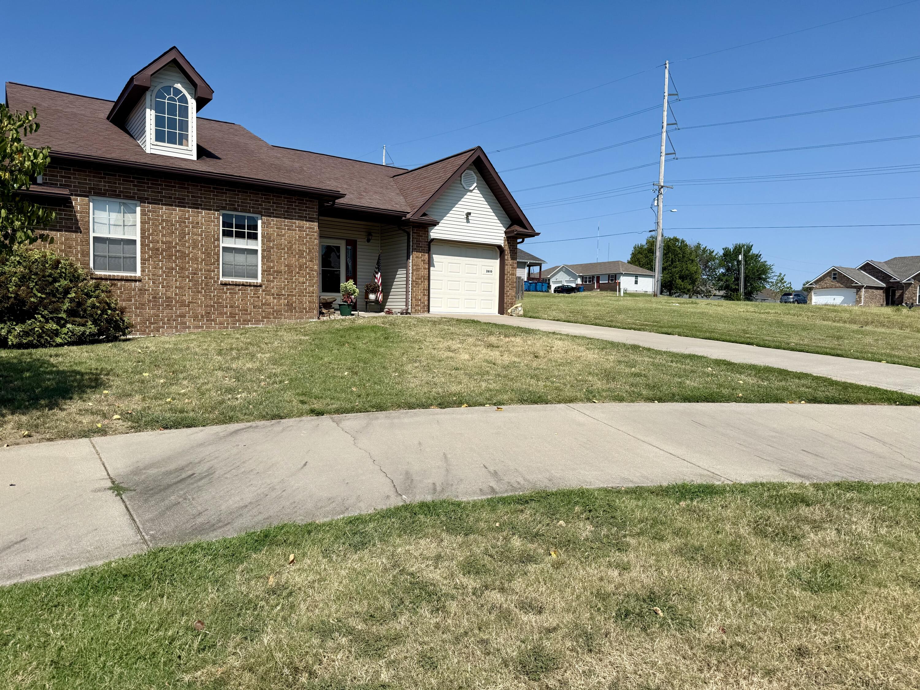 2610 South Adele Avenue Property Photo 2