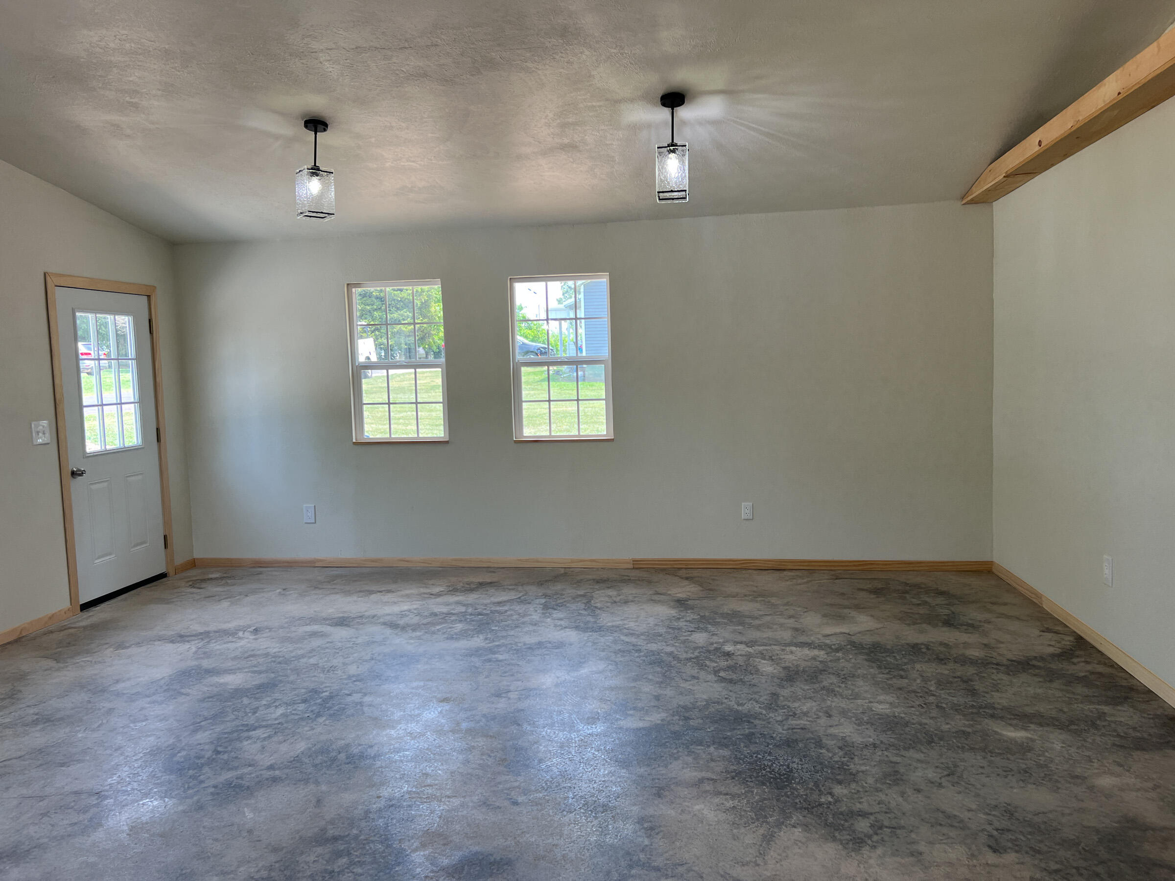 324 West 7th Street Property Photo 9