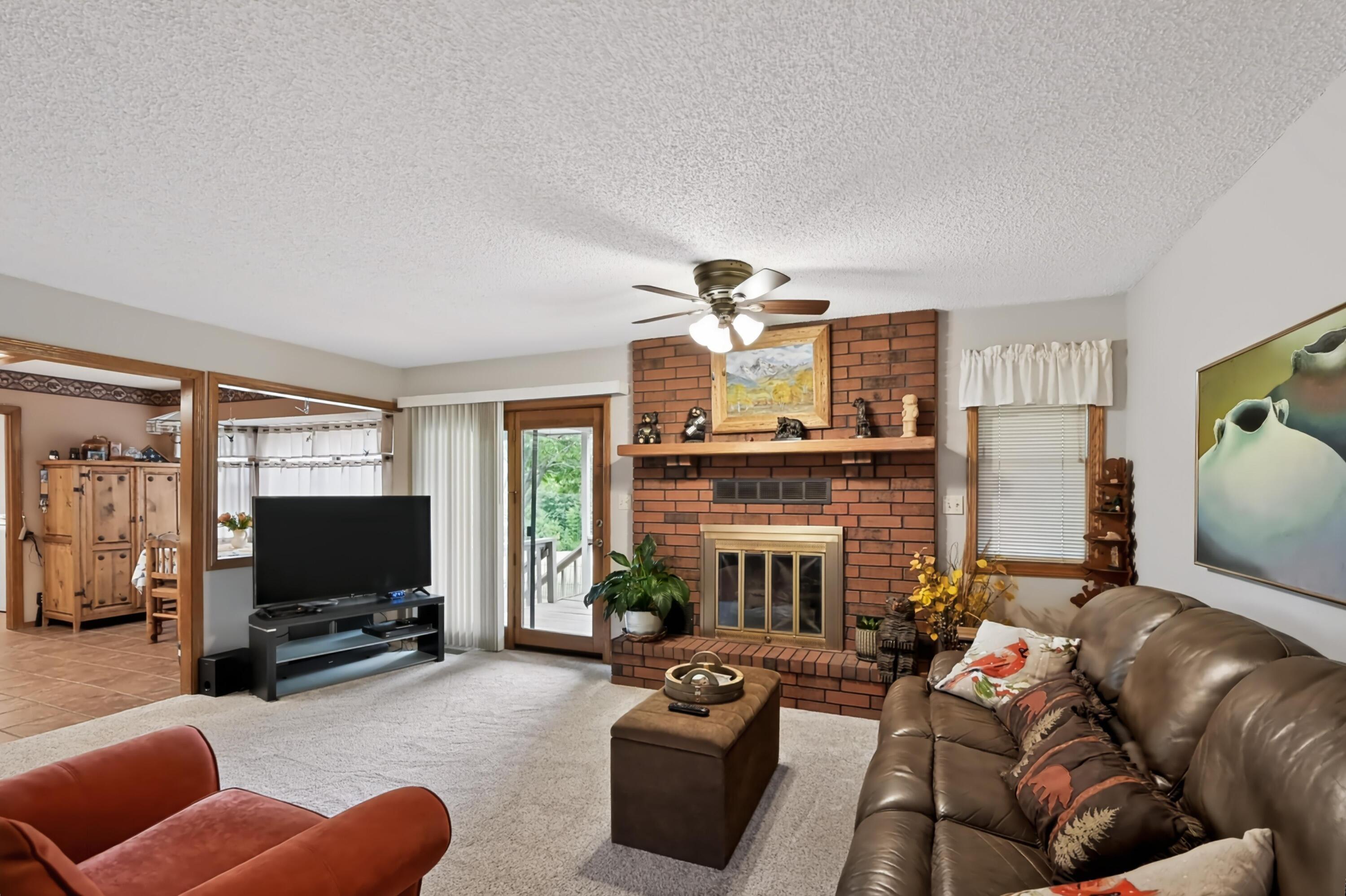 2219 Twin Hills Drive Property Photo 5
