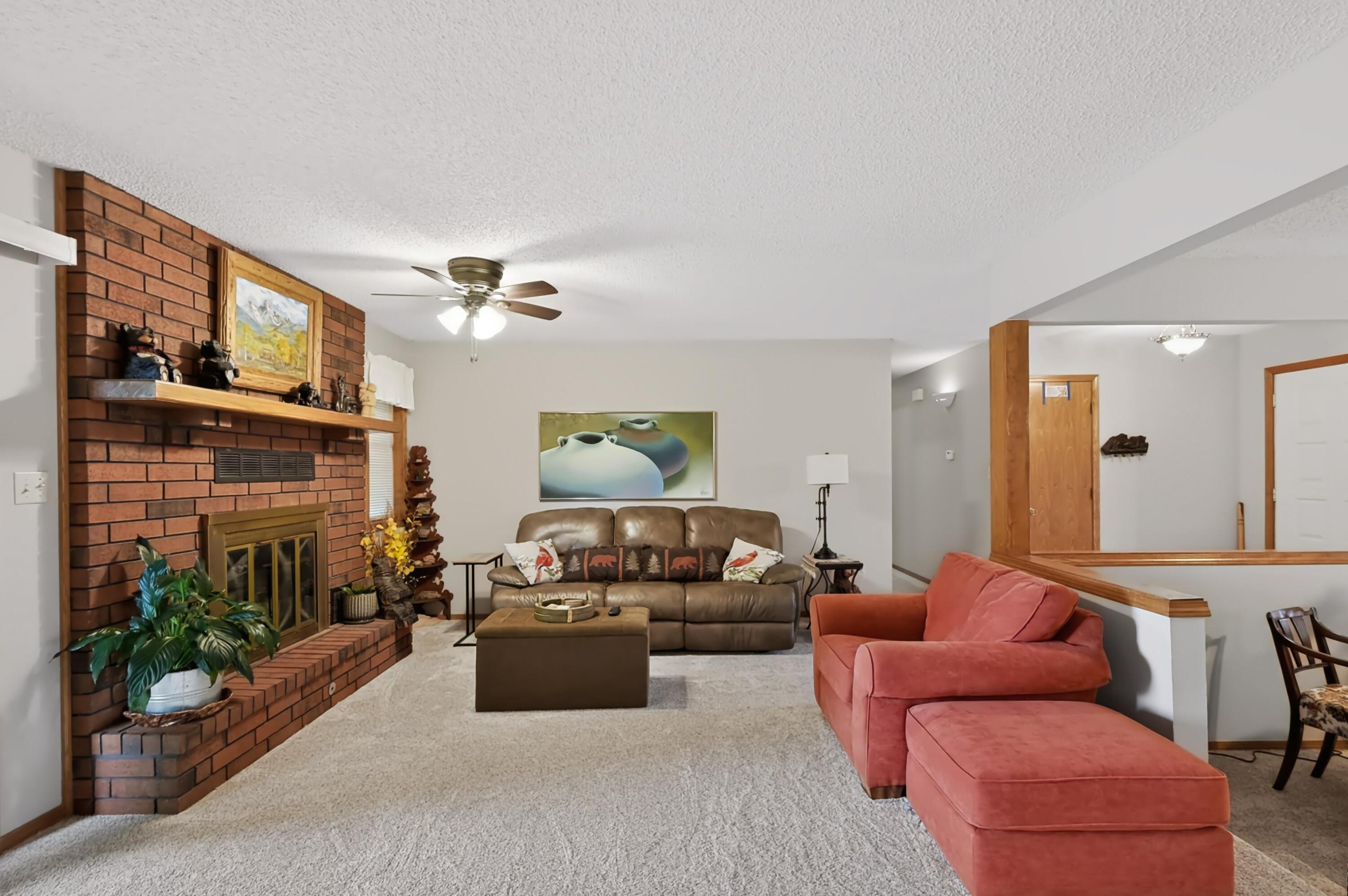 2219 Twin Hills Drive Property Photo 7