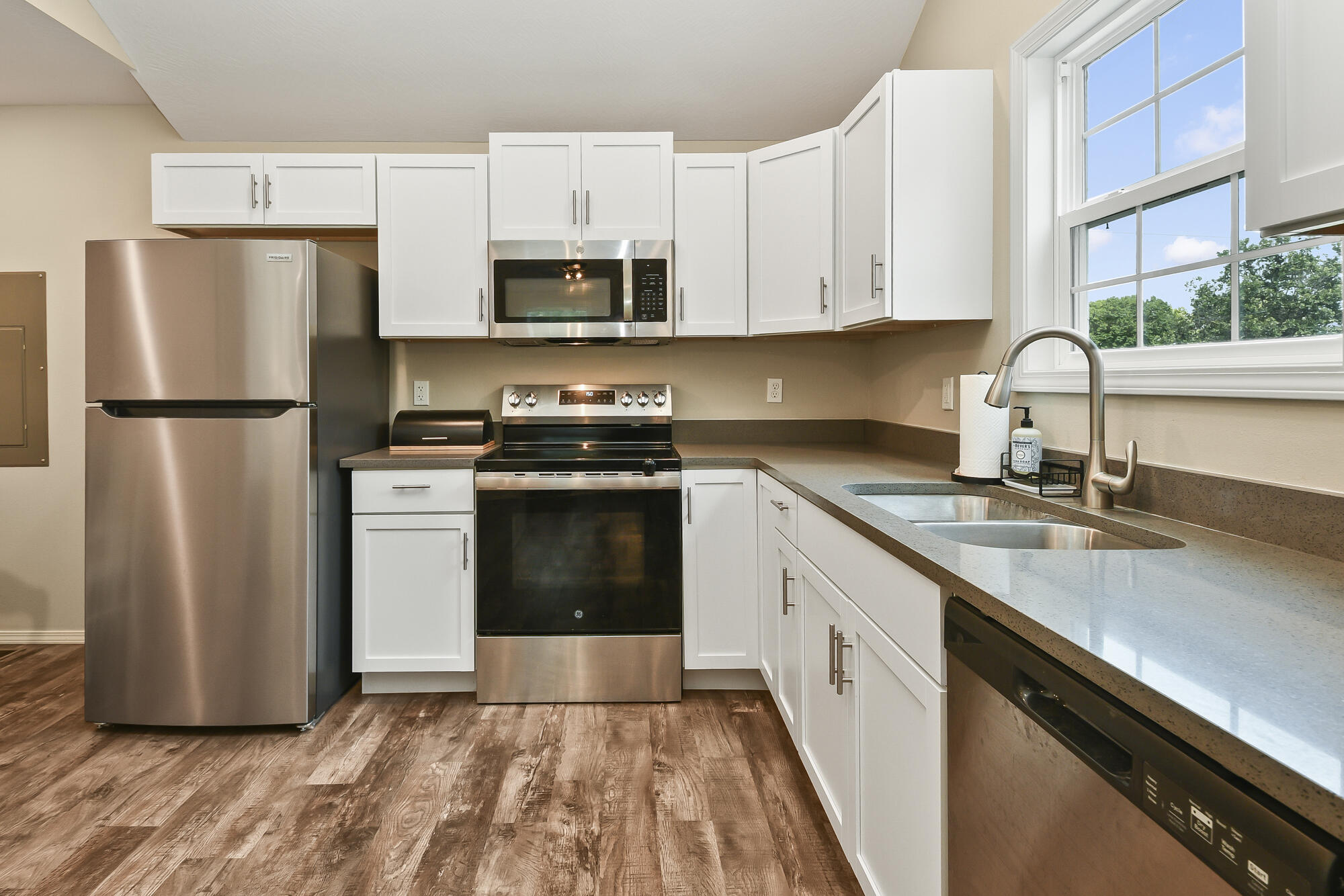 430 Fillmer Avenue Property Photo 11