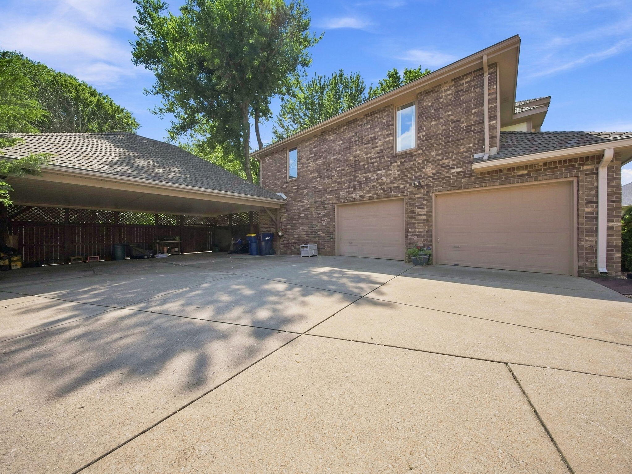 862 West Kingsway Drive Property Photo 8