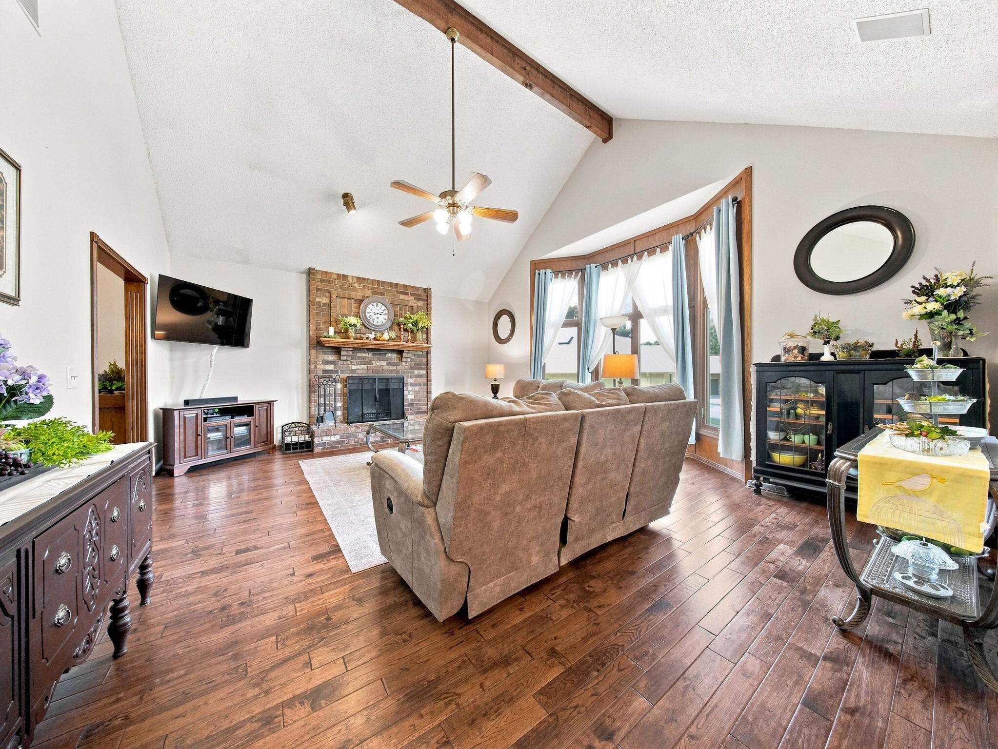 862 West Kingsway Drive Property Photo 13