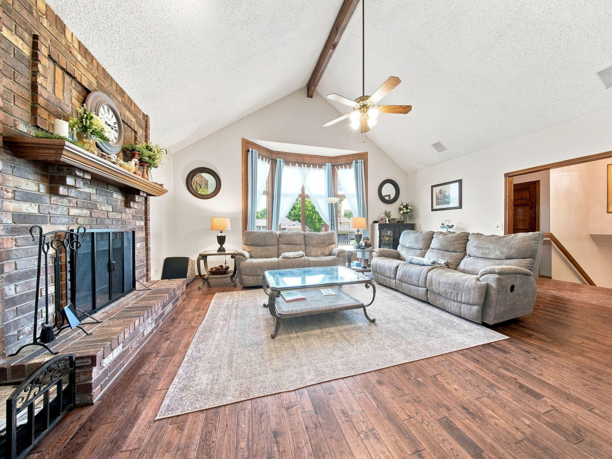 862 West Kingsway Drive Property Photo 16