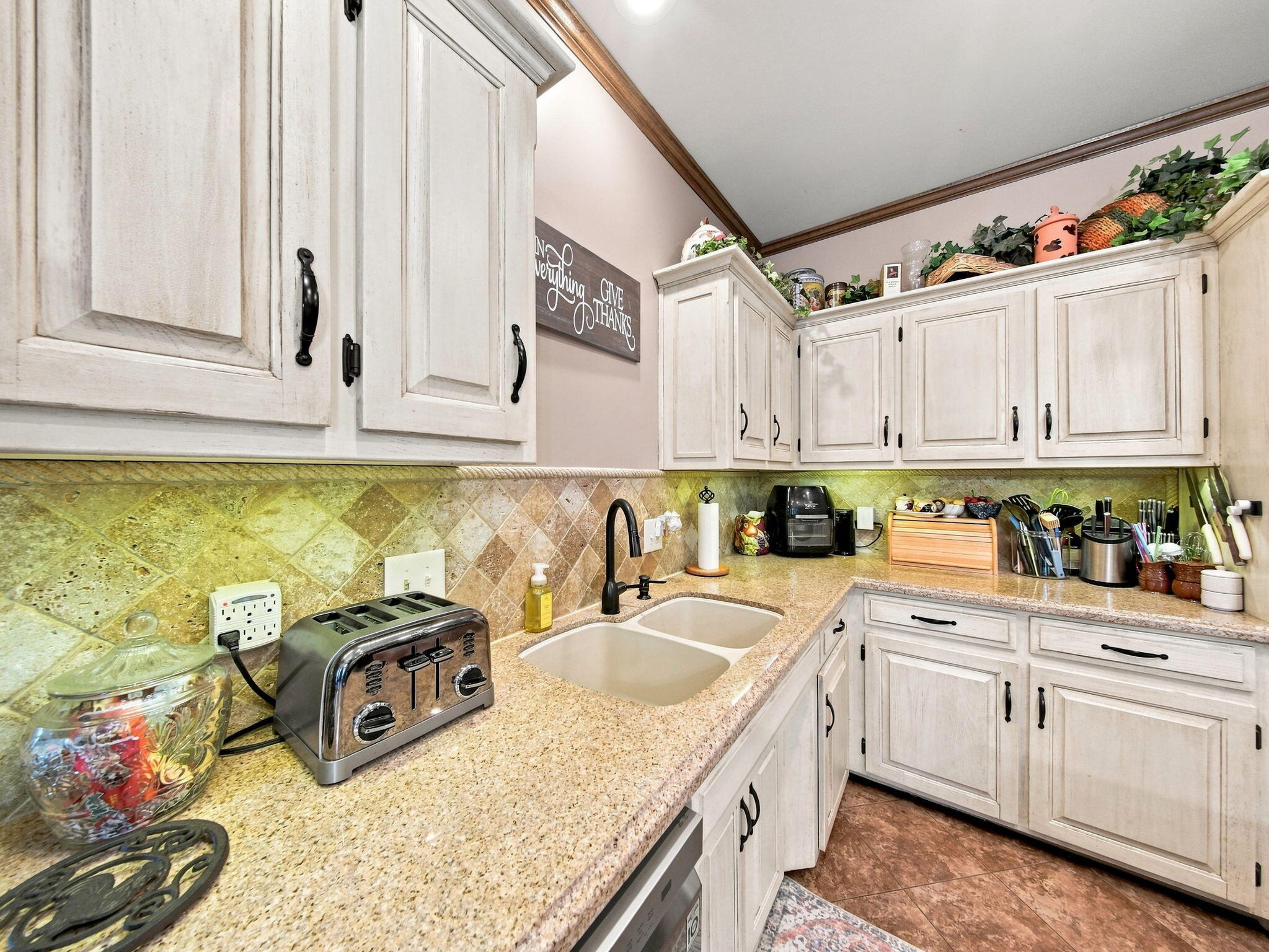 862 West Kingsway Drive Property Photo 22
