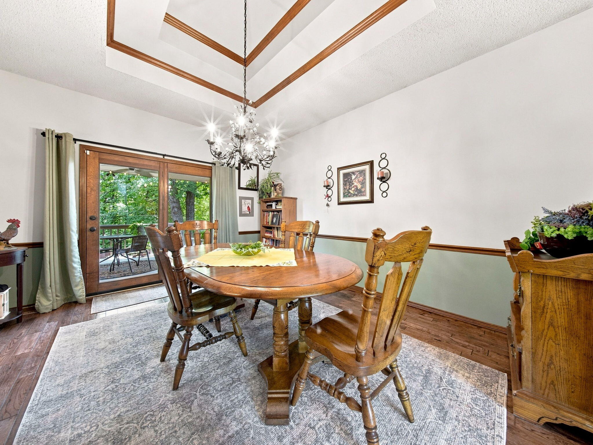 862 West Kingsway Drive Property Photo 23