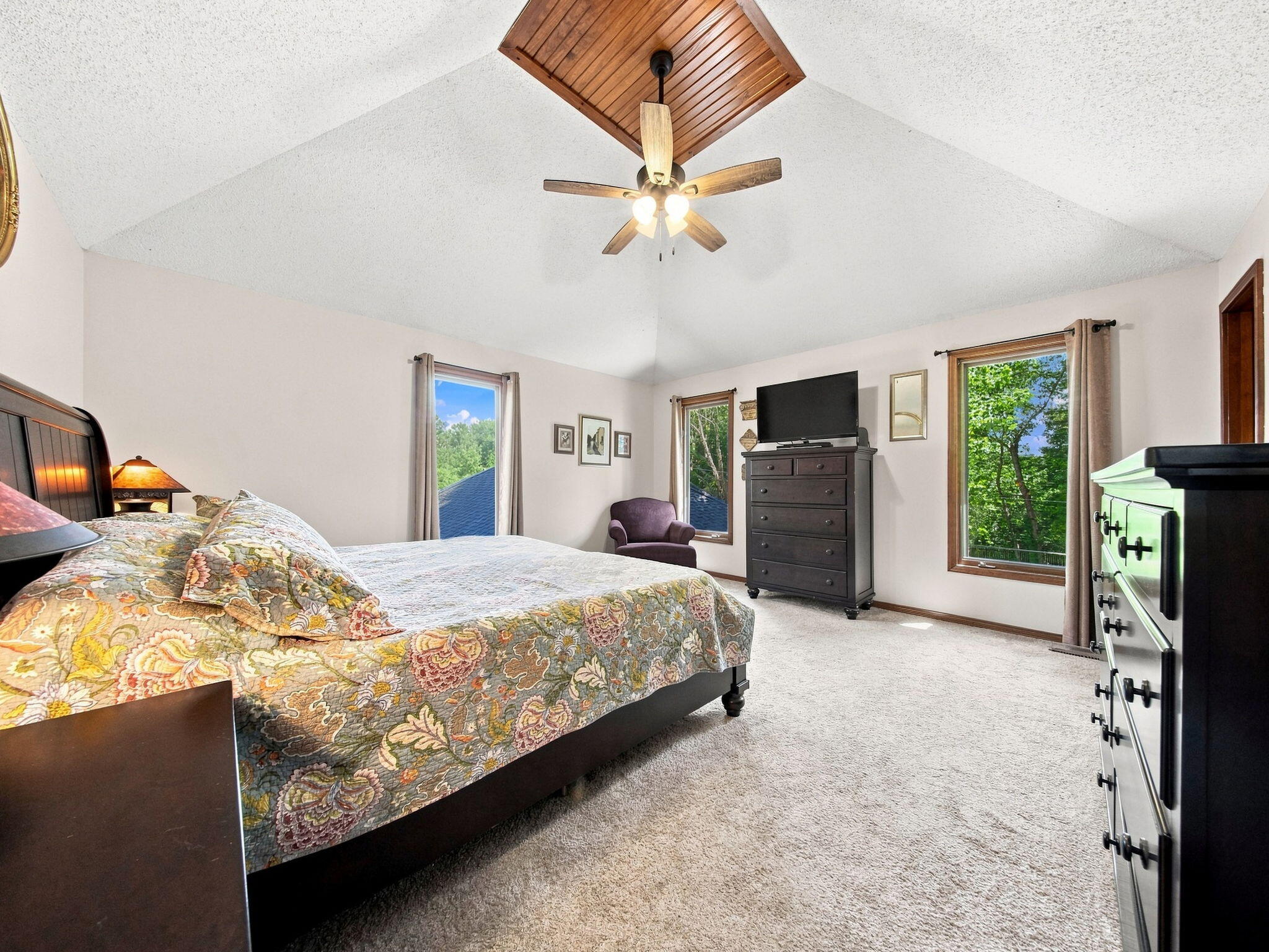 862 West Kingsway Drive Property Photo 28