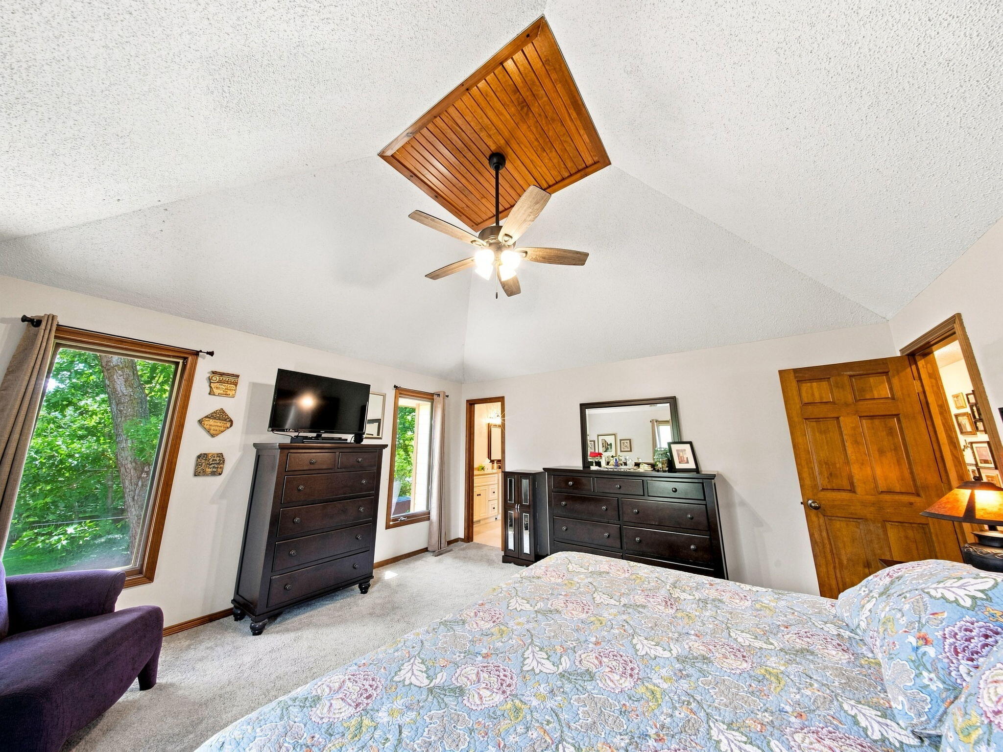 862 West Kingsway Drive Property Photo 30