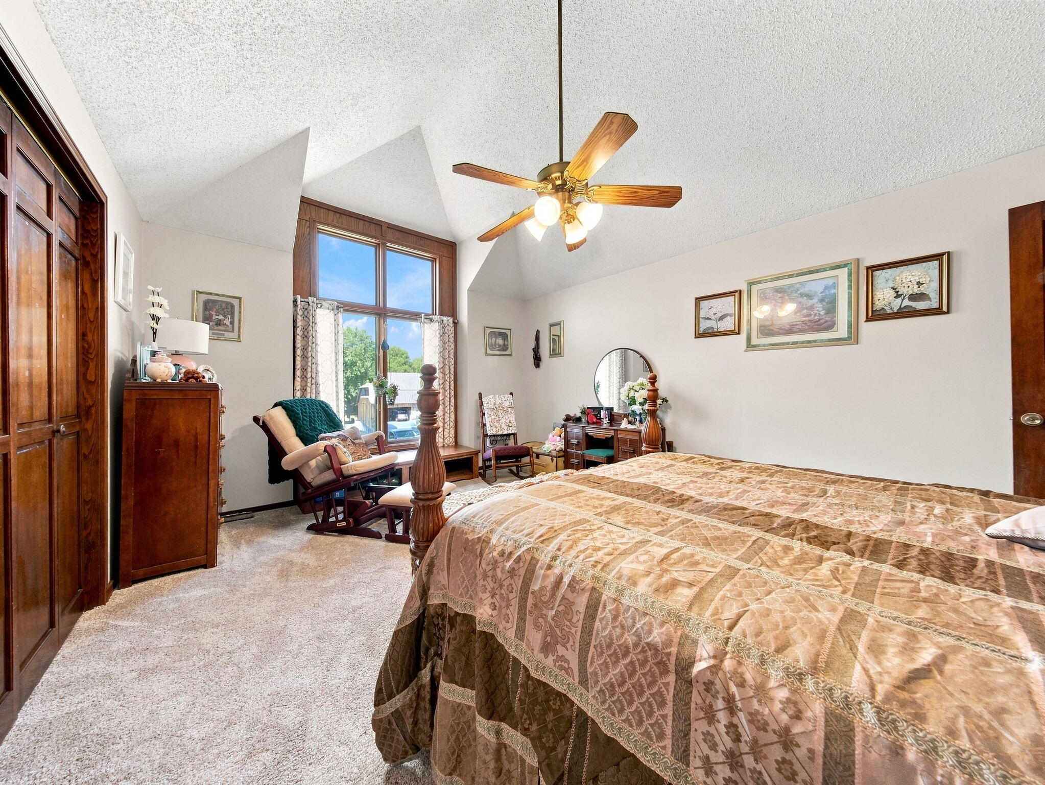 862 West Kingsway Drive Property Photo 40