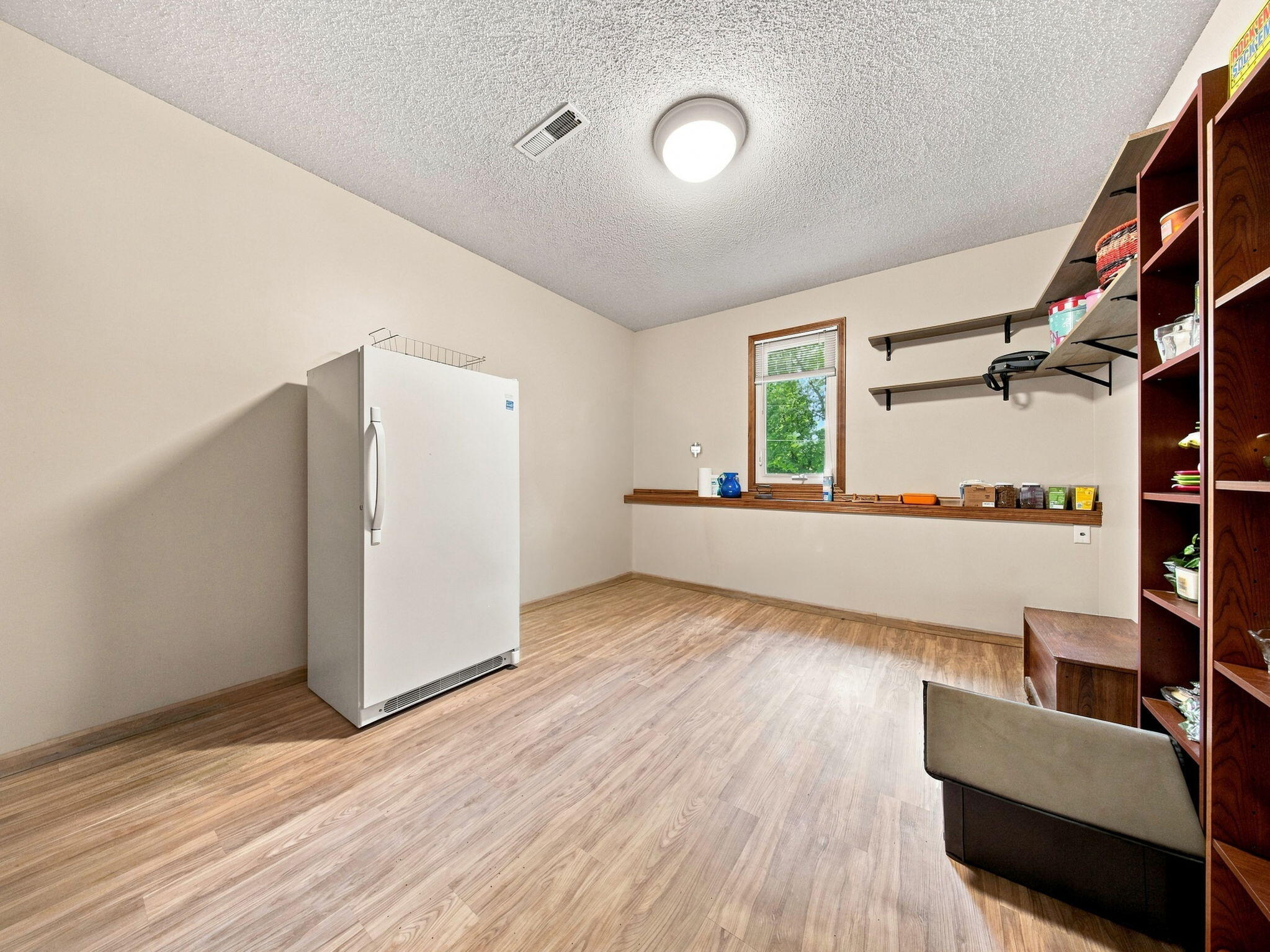 862 West Kingsway Drive Property Photo 46