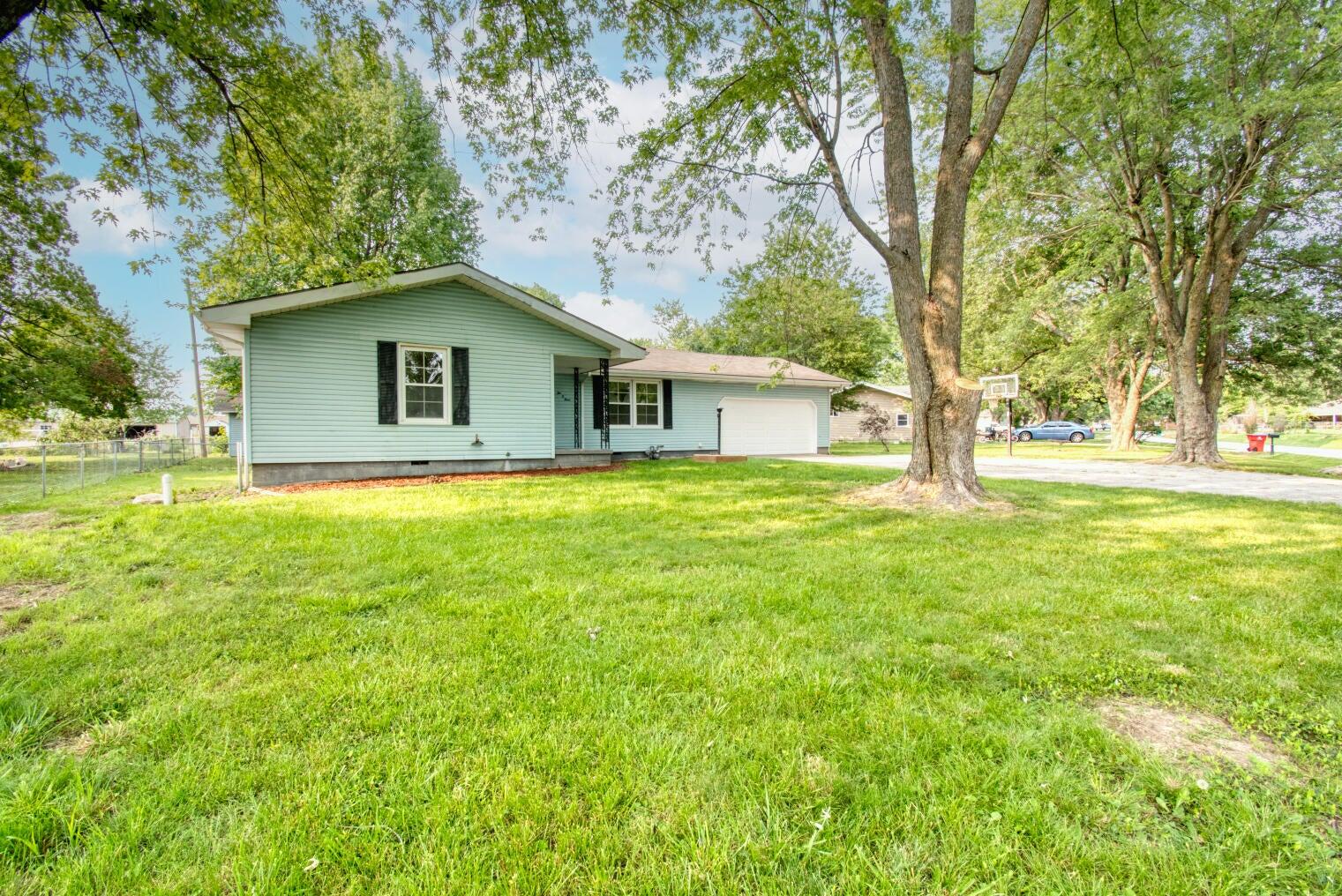 203 West King Drive Property Photo 2