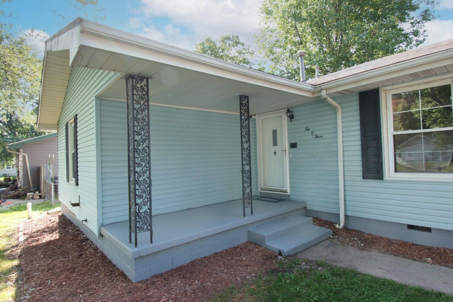 203 West King Drive Property Photo 3