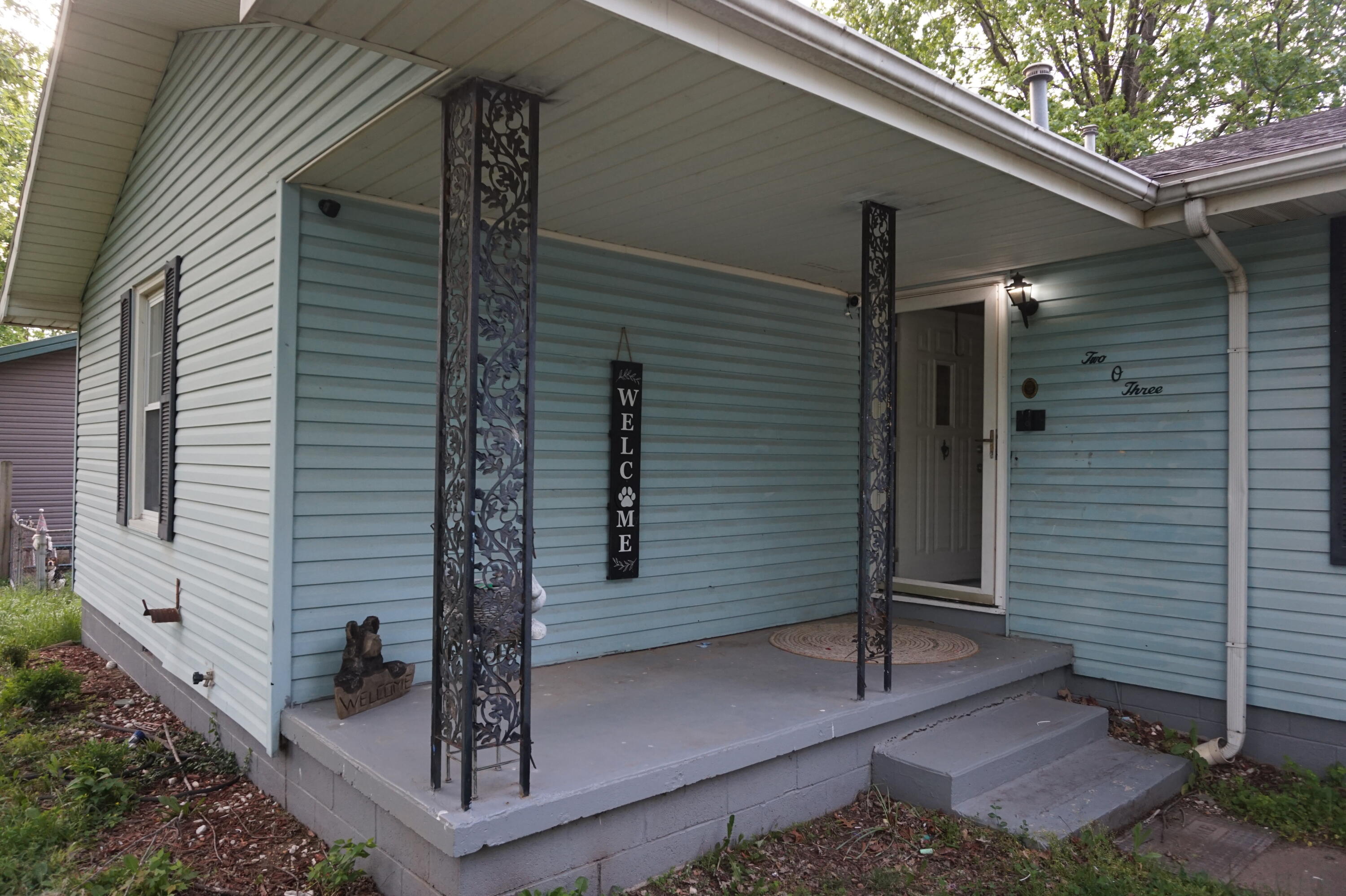 203 West King Drive Property Photo 4