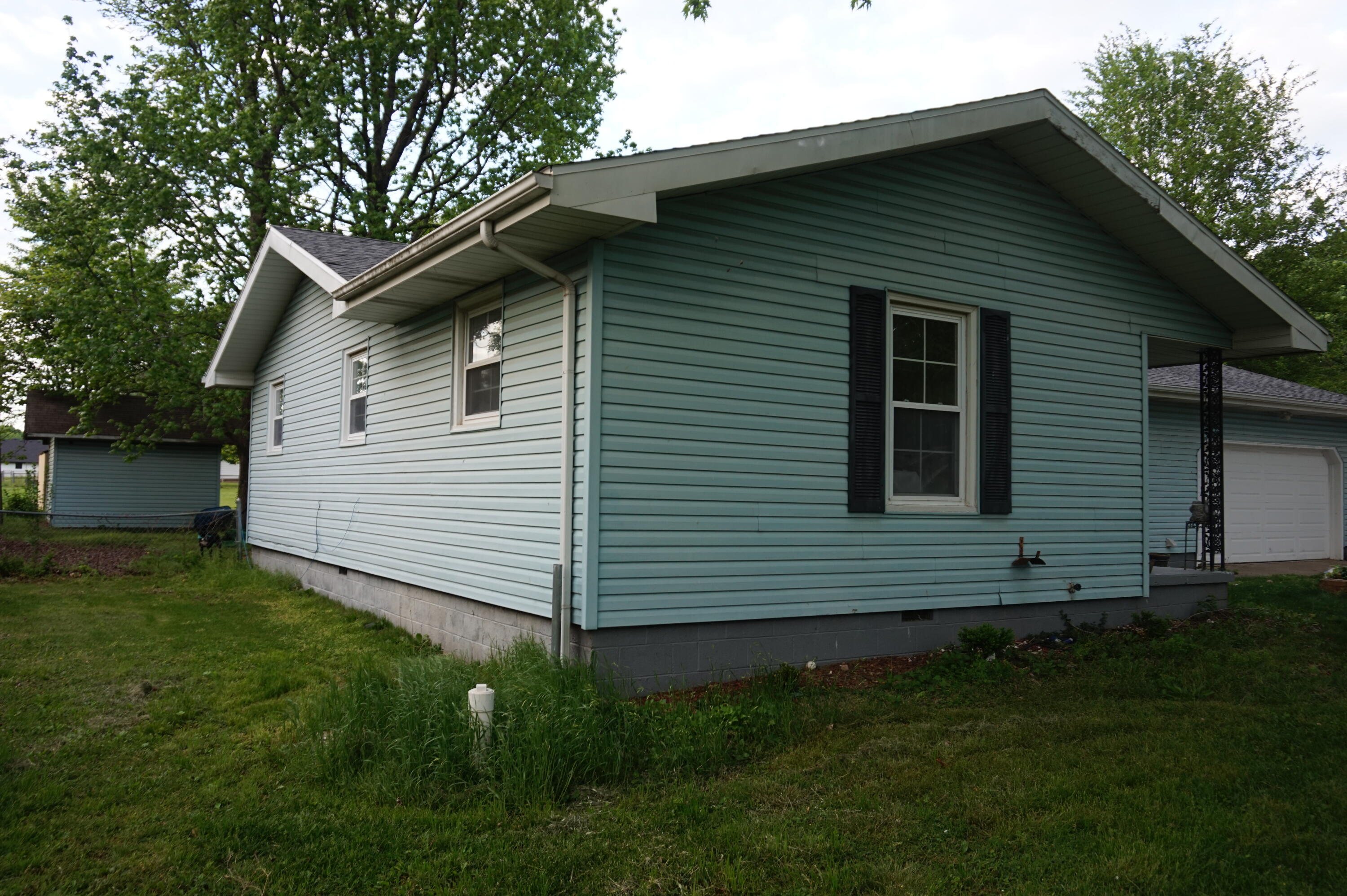 203 West King Drive Property Photo 5