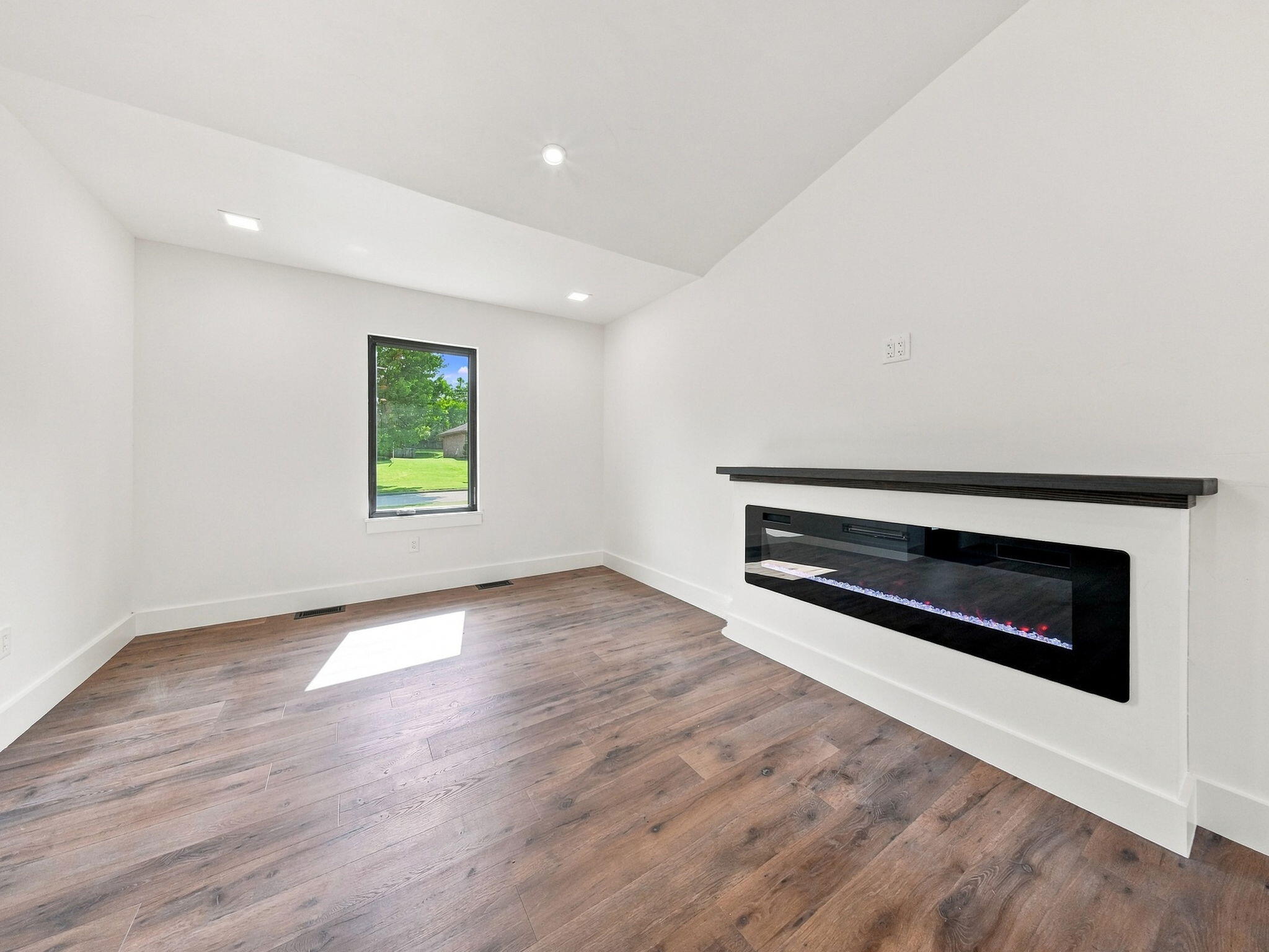 4397 South Hemlock Avenue Property Photo 17
