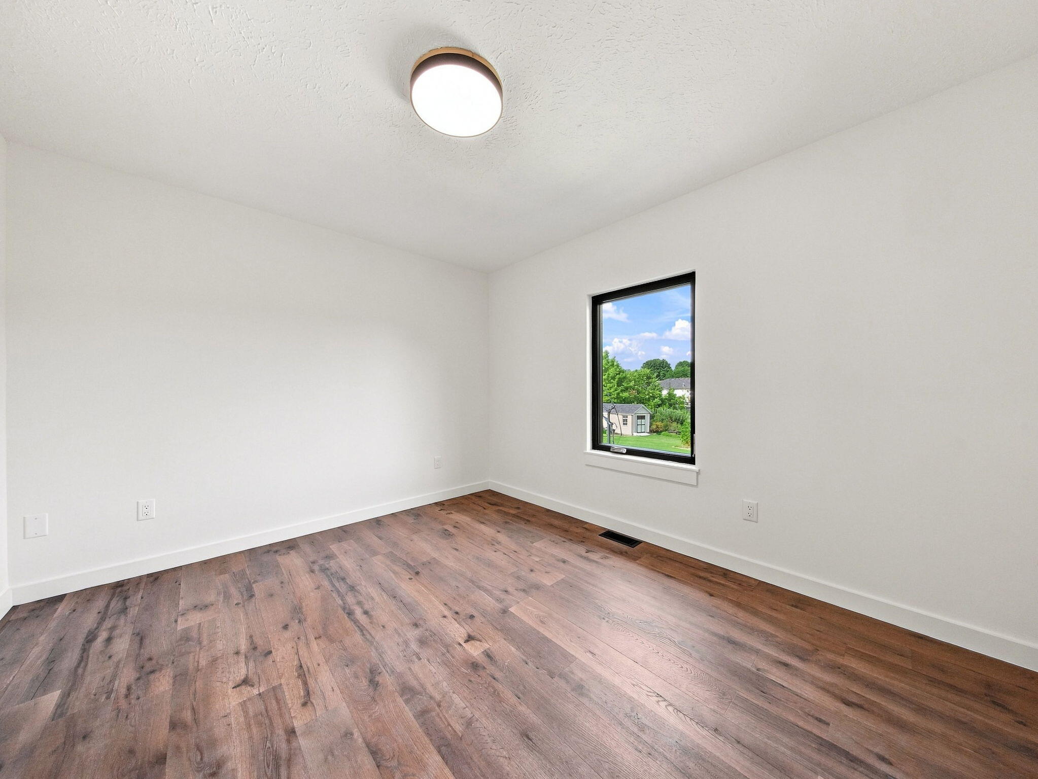 4397 South Hemlock Avenue Property Photo 33