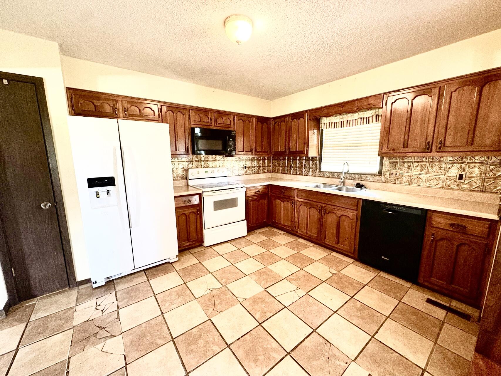 720 Meadow Lane Property Photo 8