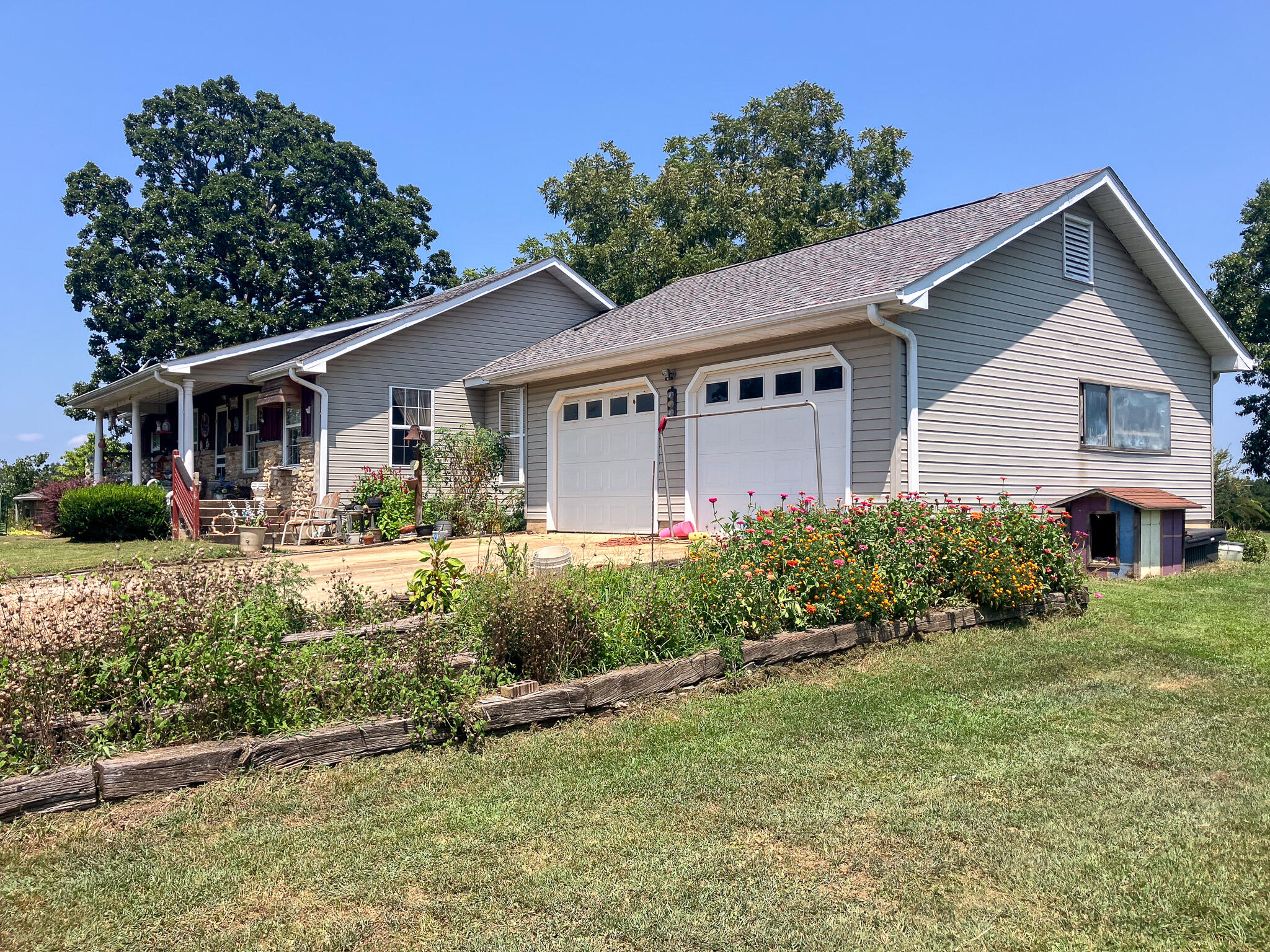 5829 County Road 464 Property Photo 1