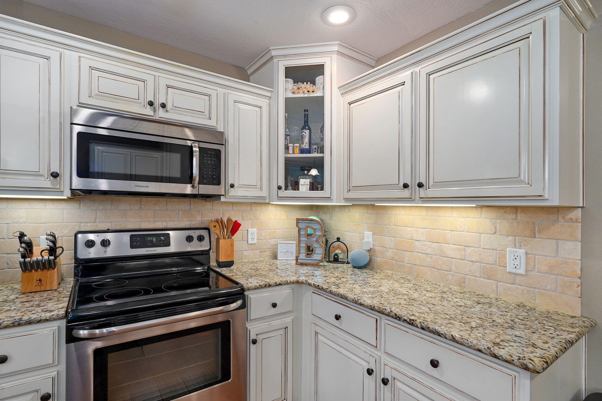 610 East Katella Circle Property Photo 12