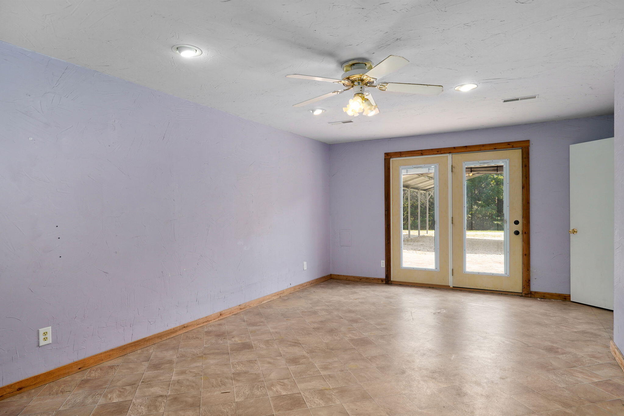 18803 Lawrence 2100 Property Photo 15