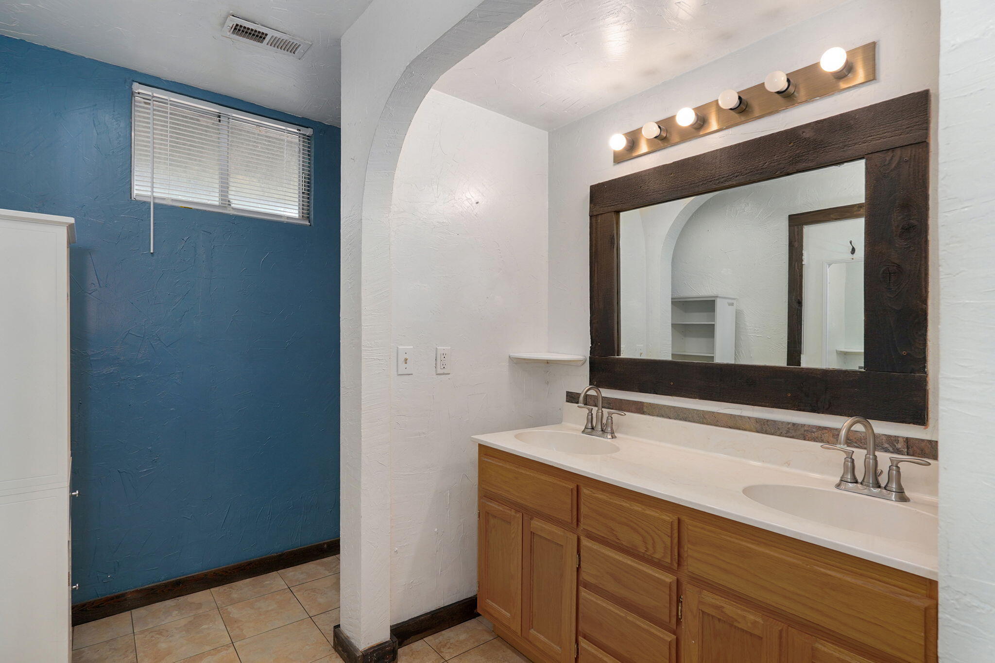 18803 Lawrence 2100 Property Photo 22