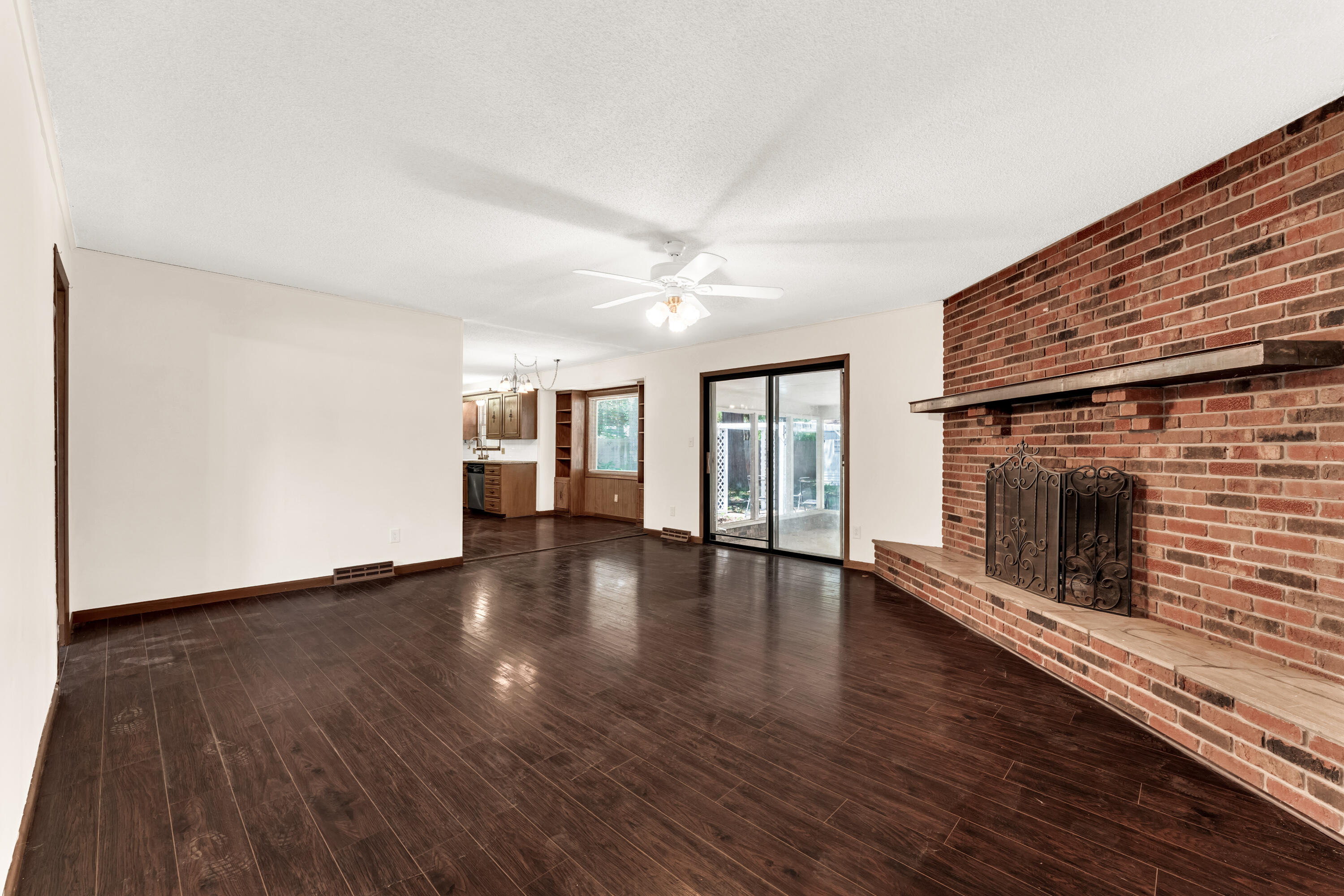 1543 East Glenwood Street Property Photo 2