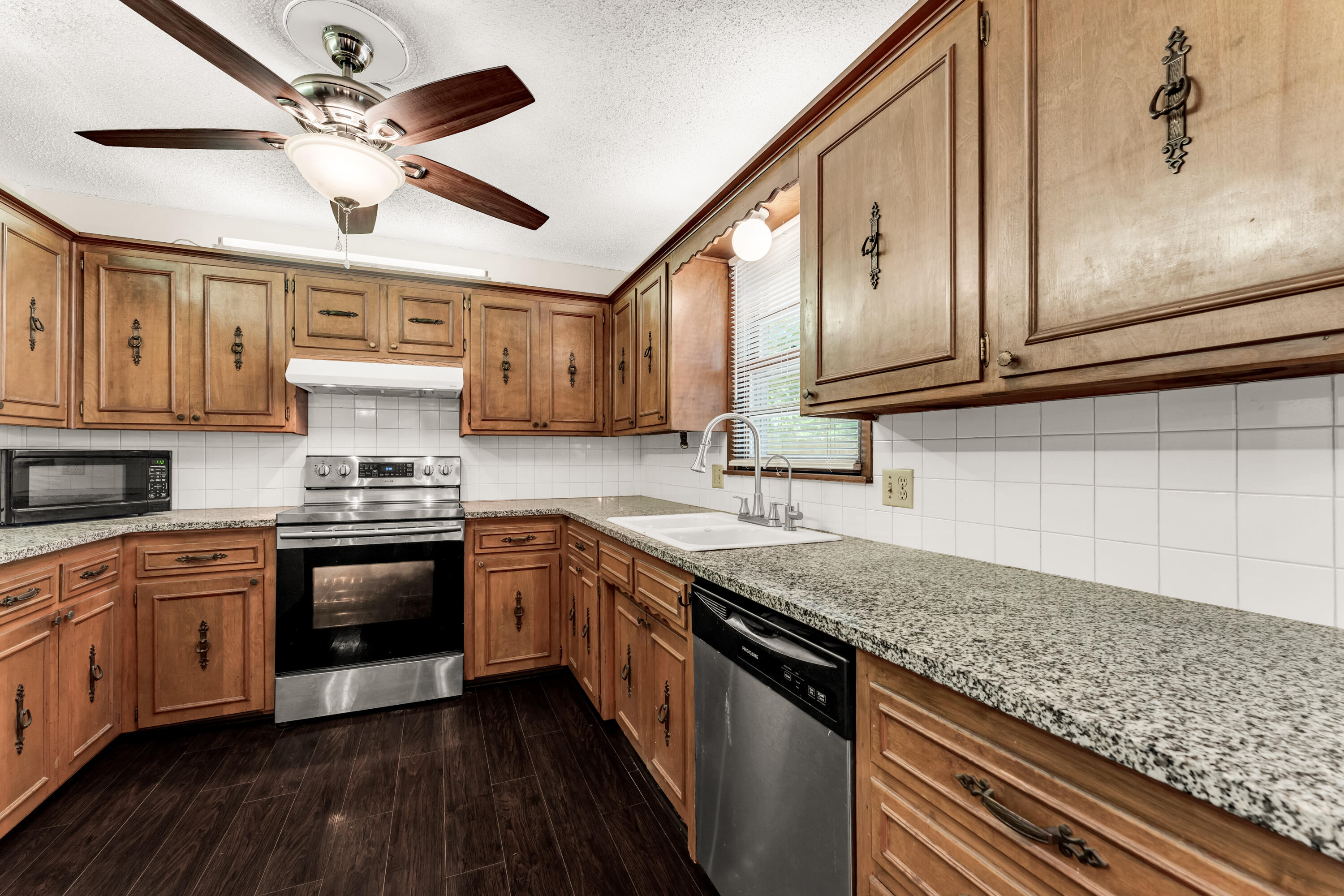1543 East Glenwood Street Property Photo 9