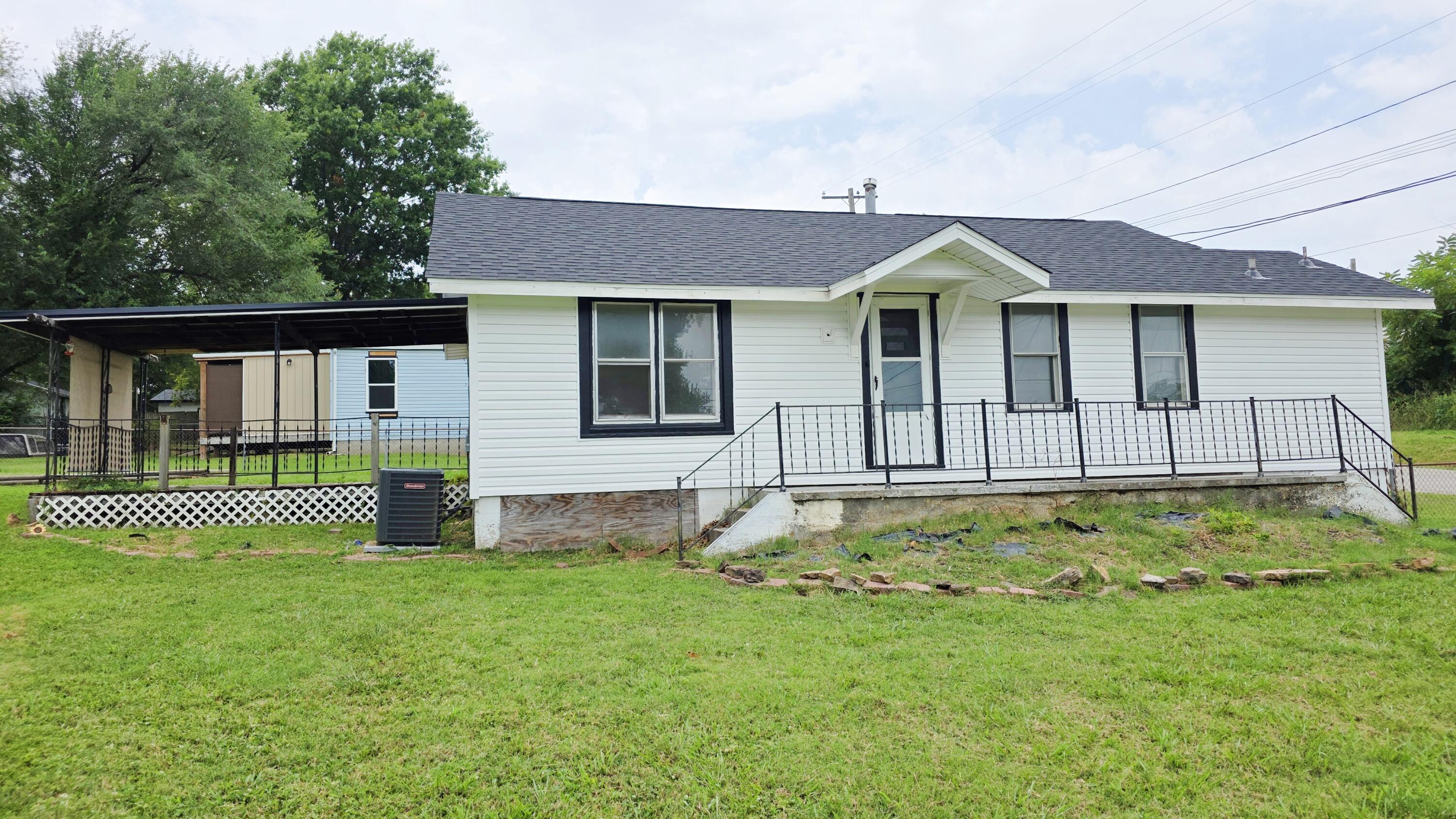 2857 North Grant Avenue Property Photo 2