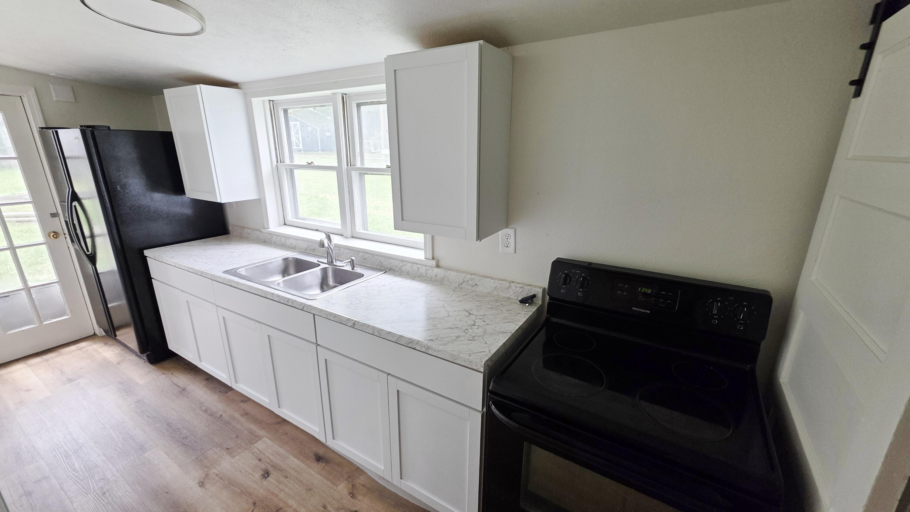 2857 North Grant Avenue Property Photo 3